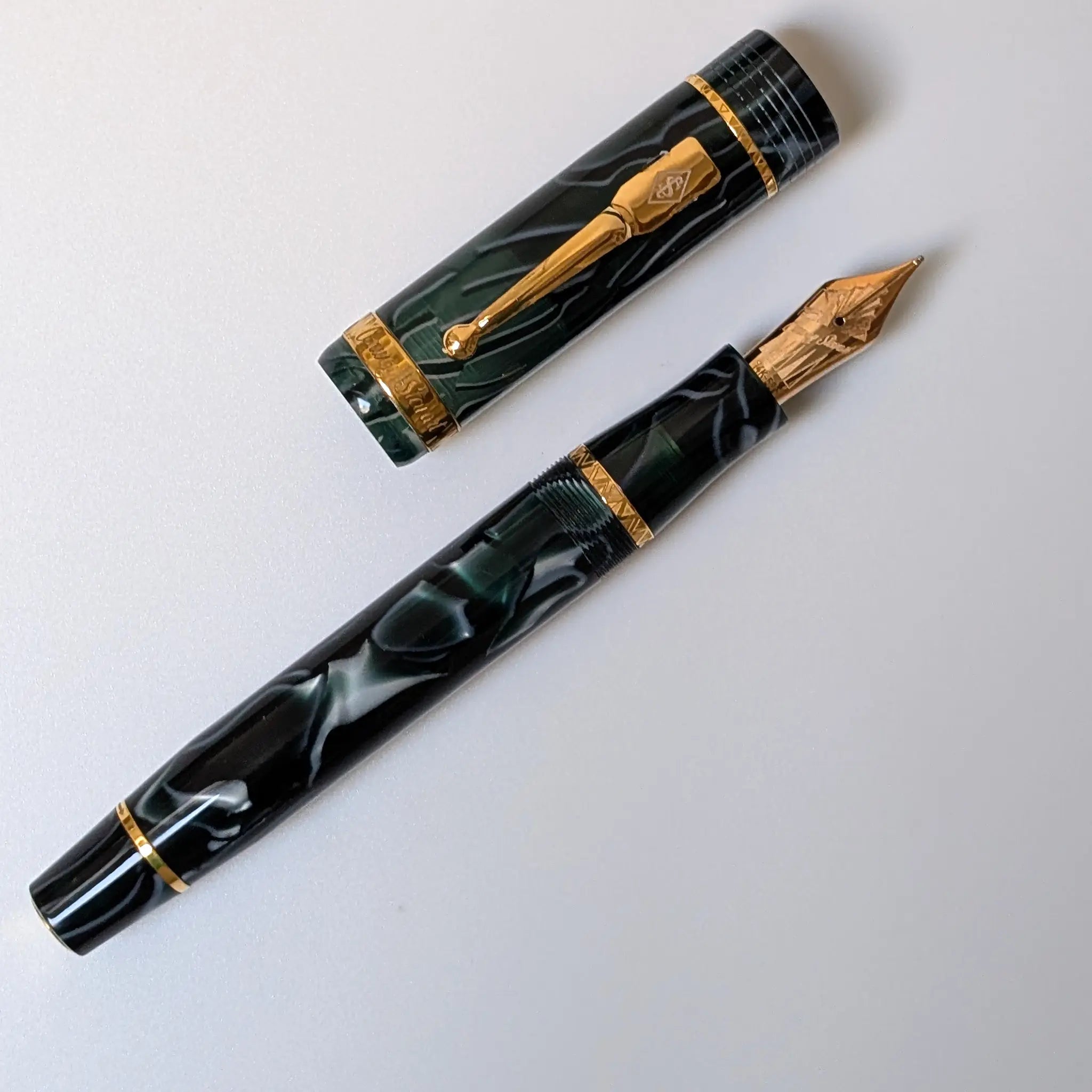 Conway Stewart Oversized Churchill green lagoon fountain pen - PL