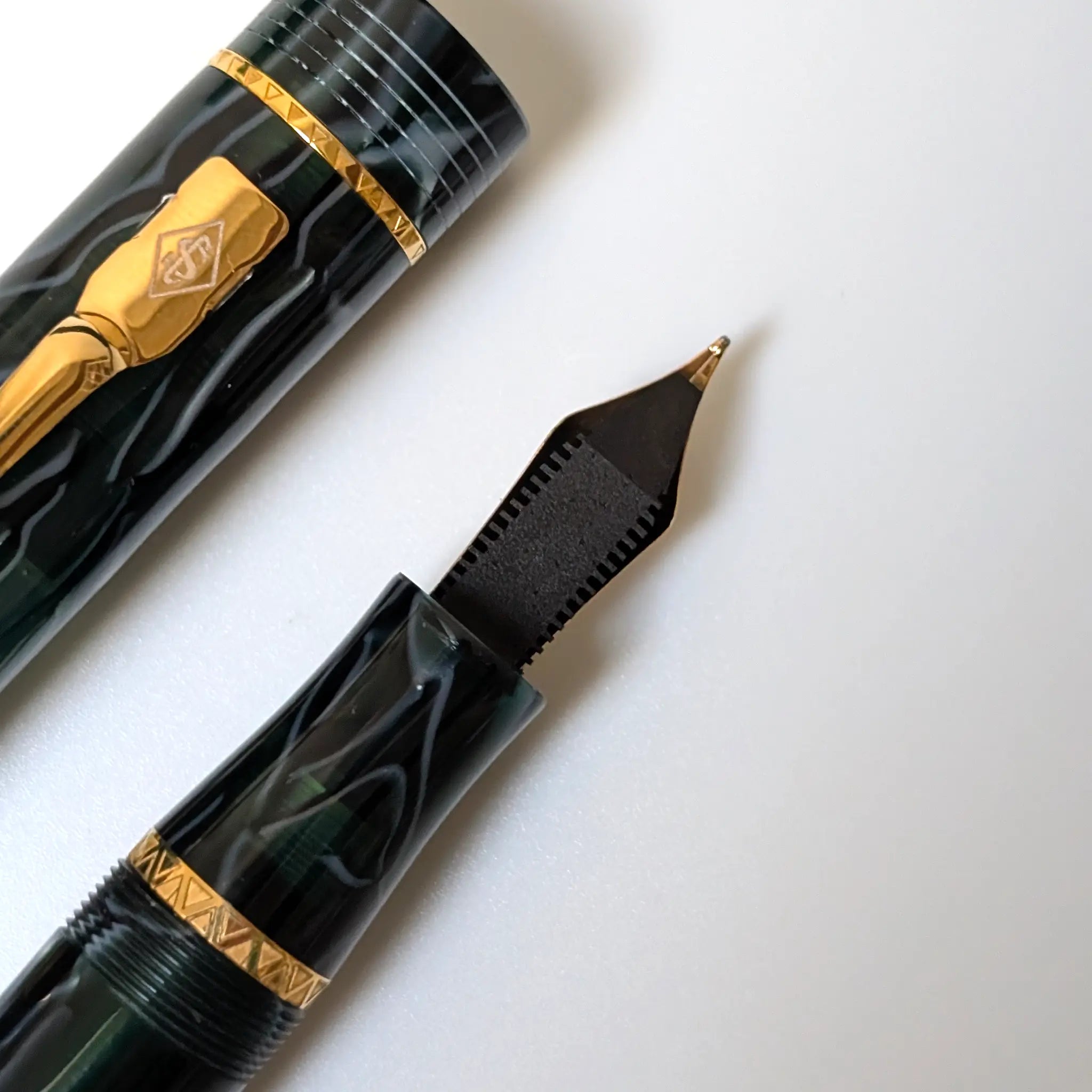 Conway Stewart Oversized Churchill green lagoon fountain pen - PL