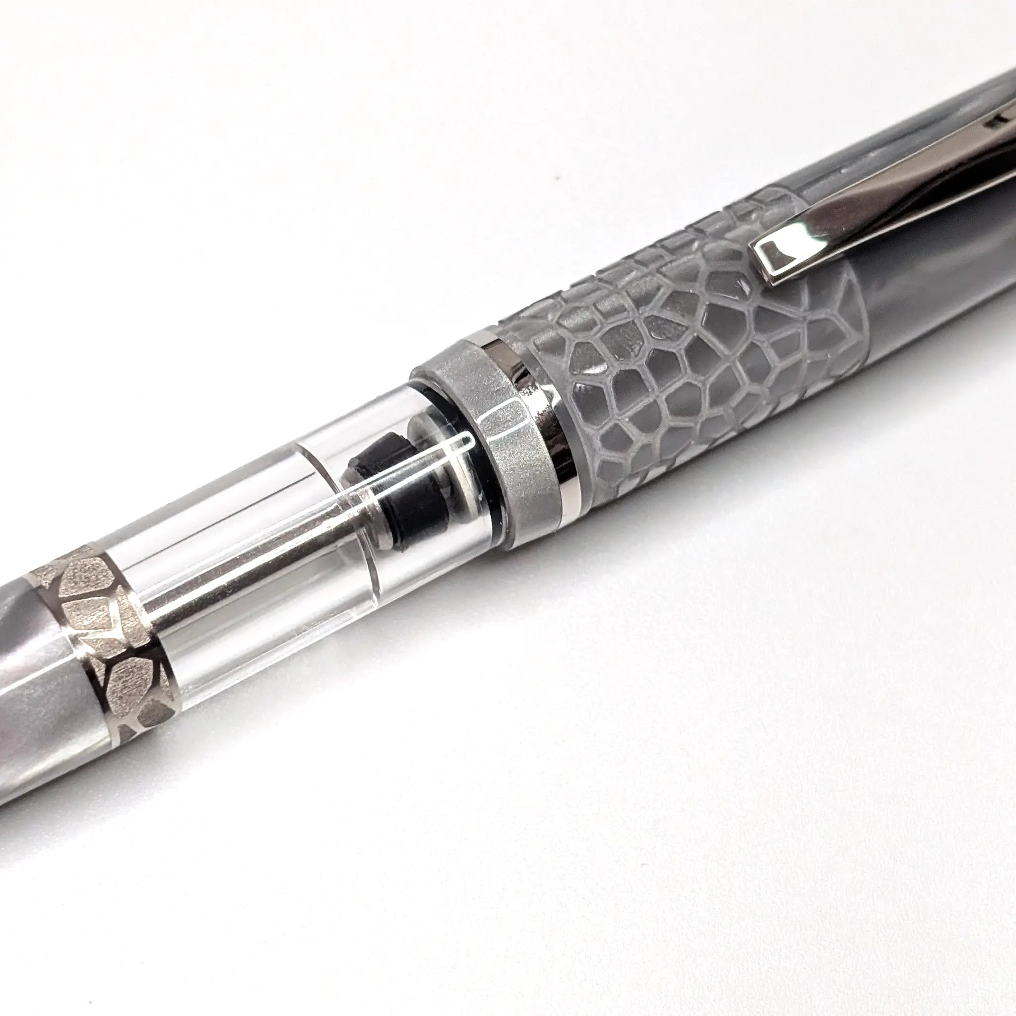 Gioia Luminosa grey fountain pen
