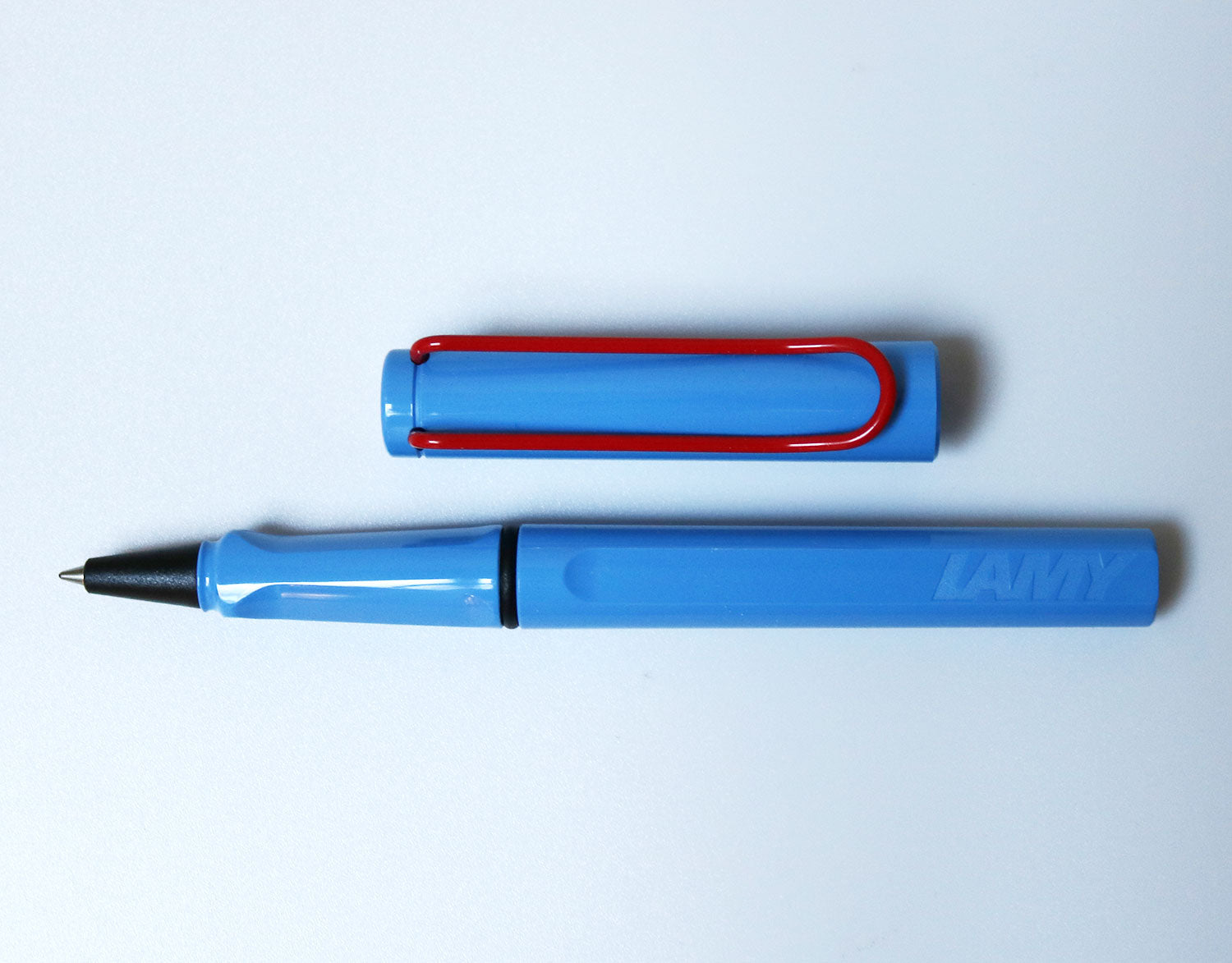 LAMY safari light blue met rode clip roller pen