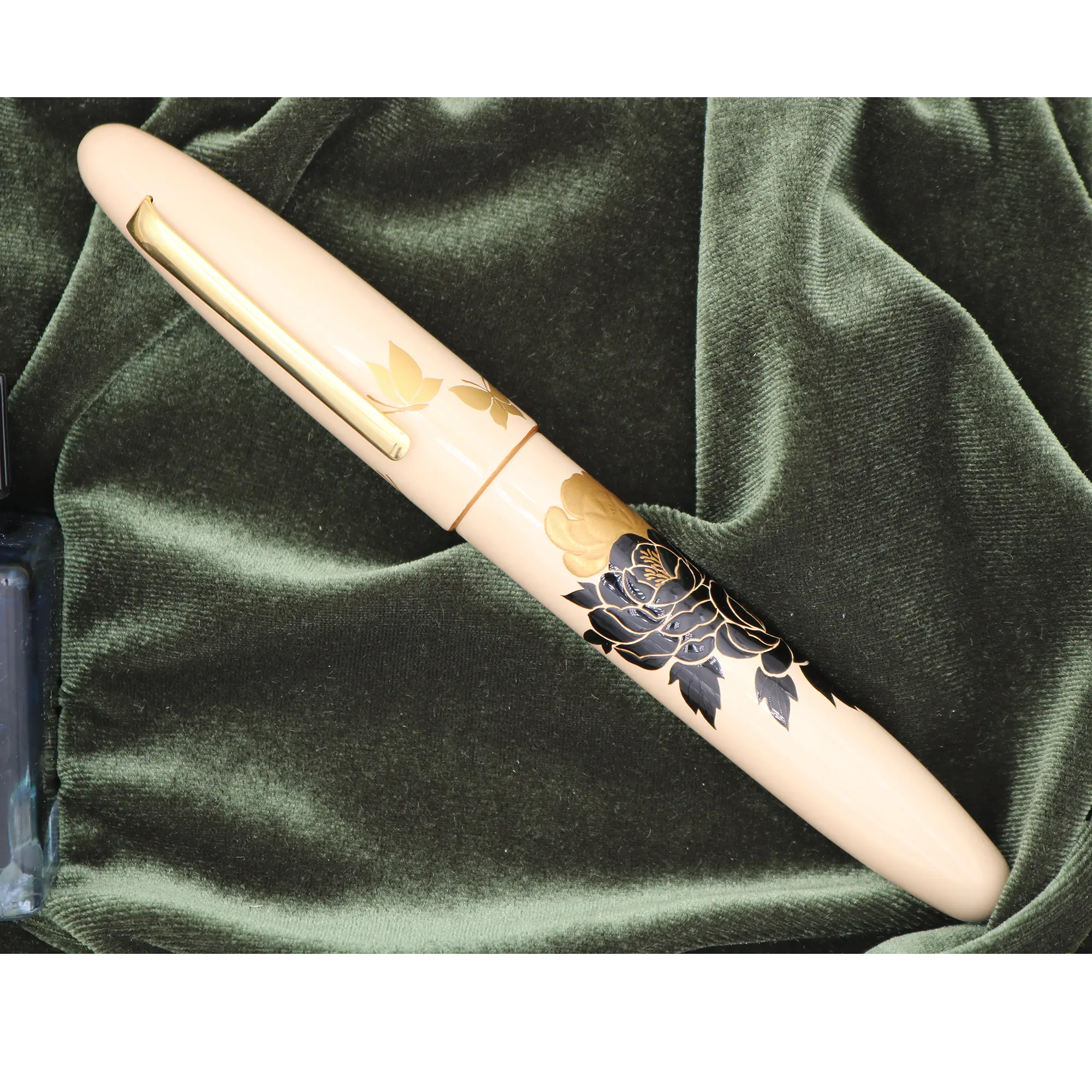 Taccia Shadow Picture Peony and Butterfly vulpen