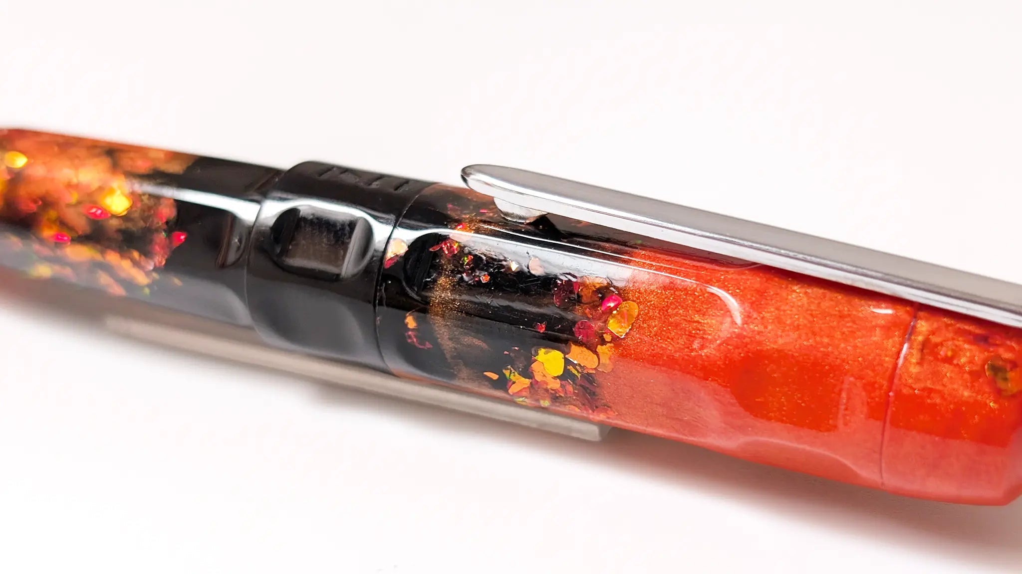 Benu Talisman Foxglove fountain pen - Fontoplumo
