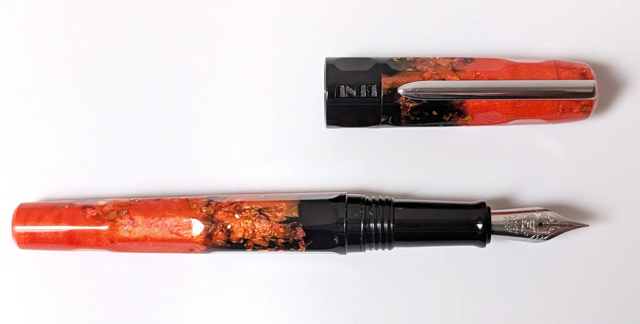 Benu Talisman Foxglove fountain pen - Fontoplumo