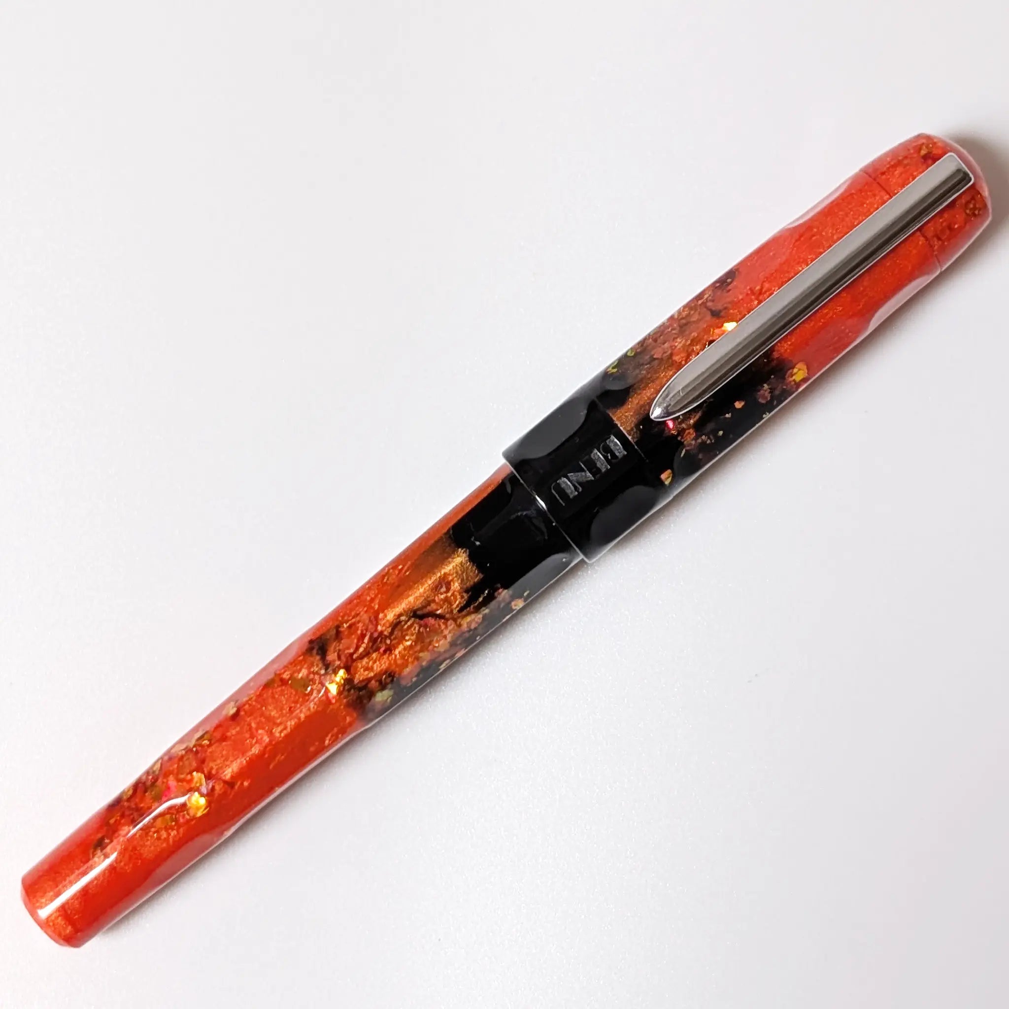 Benu Talisman Foxglove fountain pen - Fontoplumo