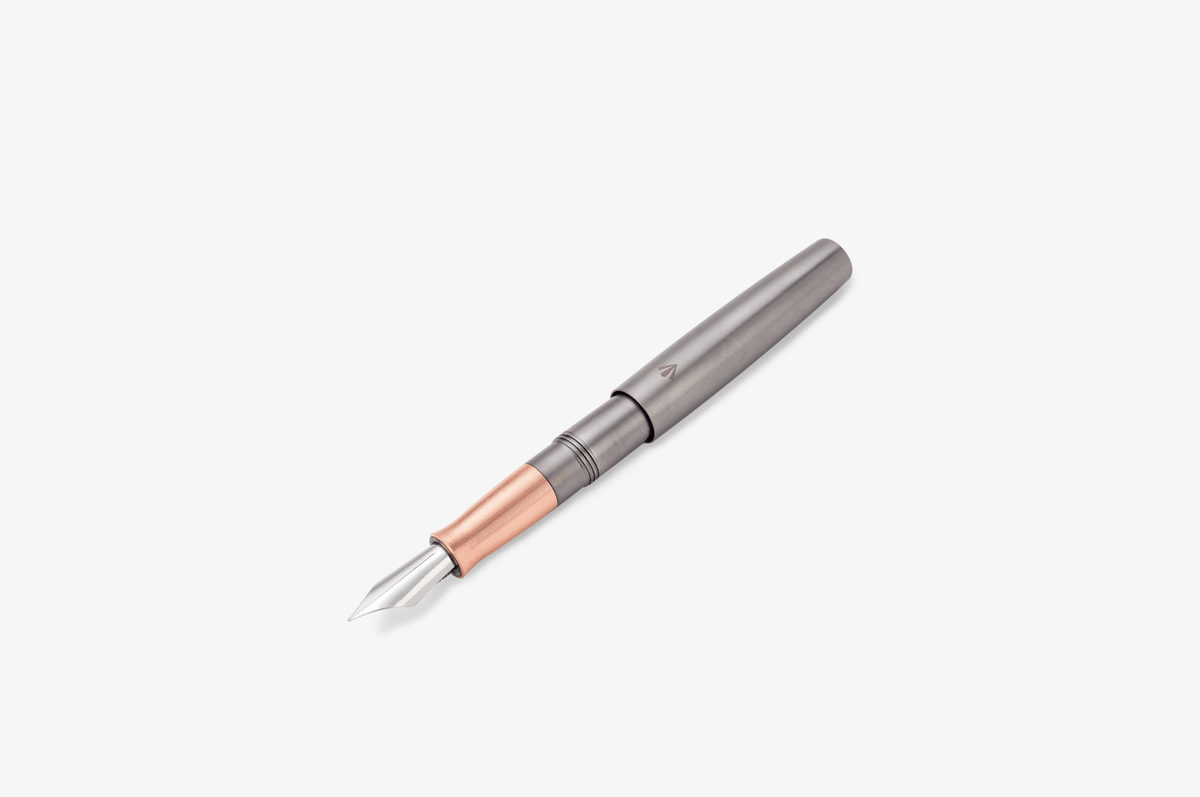 Gravitas Dinkey Tungsten Polished fountain pen - Fontoplumo