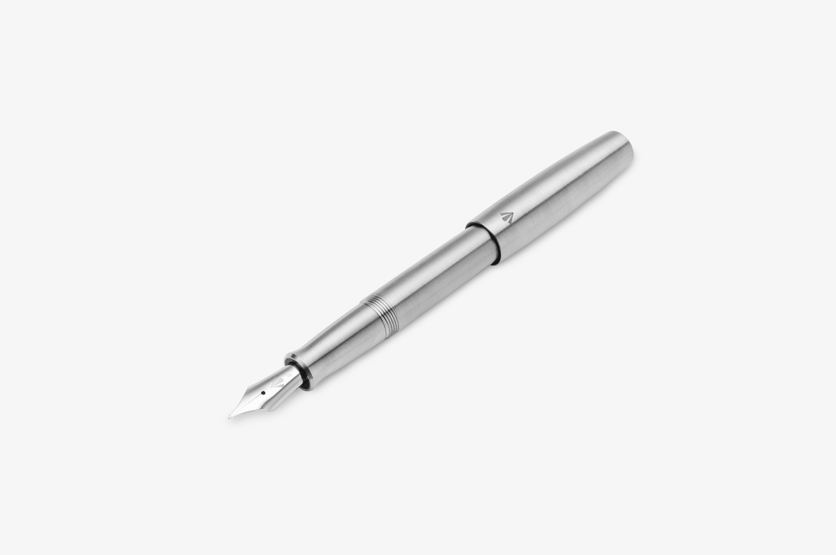 Gravitas Entry Raw Grade 5 Titanium fountain pen - Fontoplumo