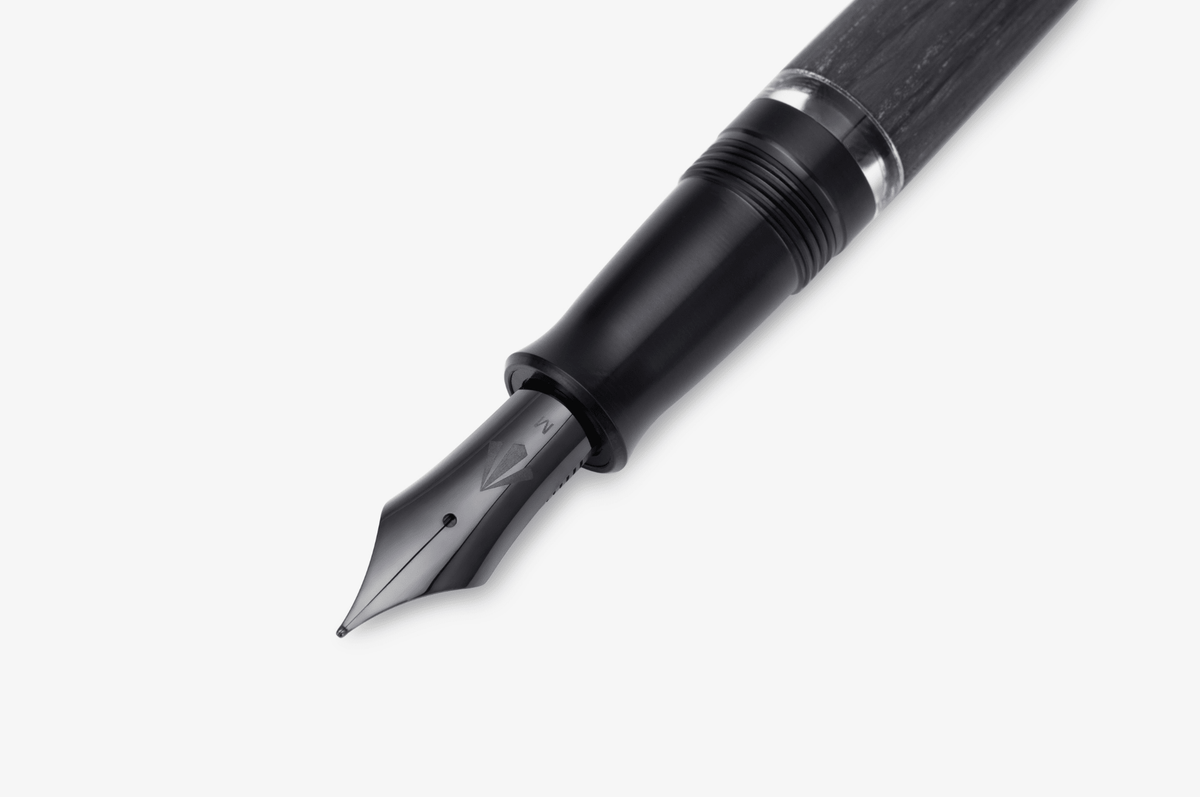 Gravitas Piston Carbon Black - Fontoplumo