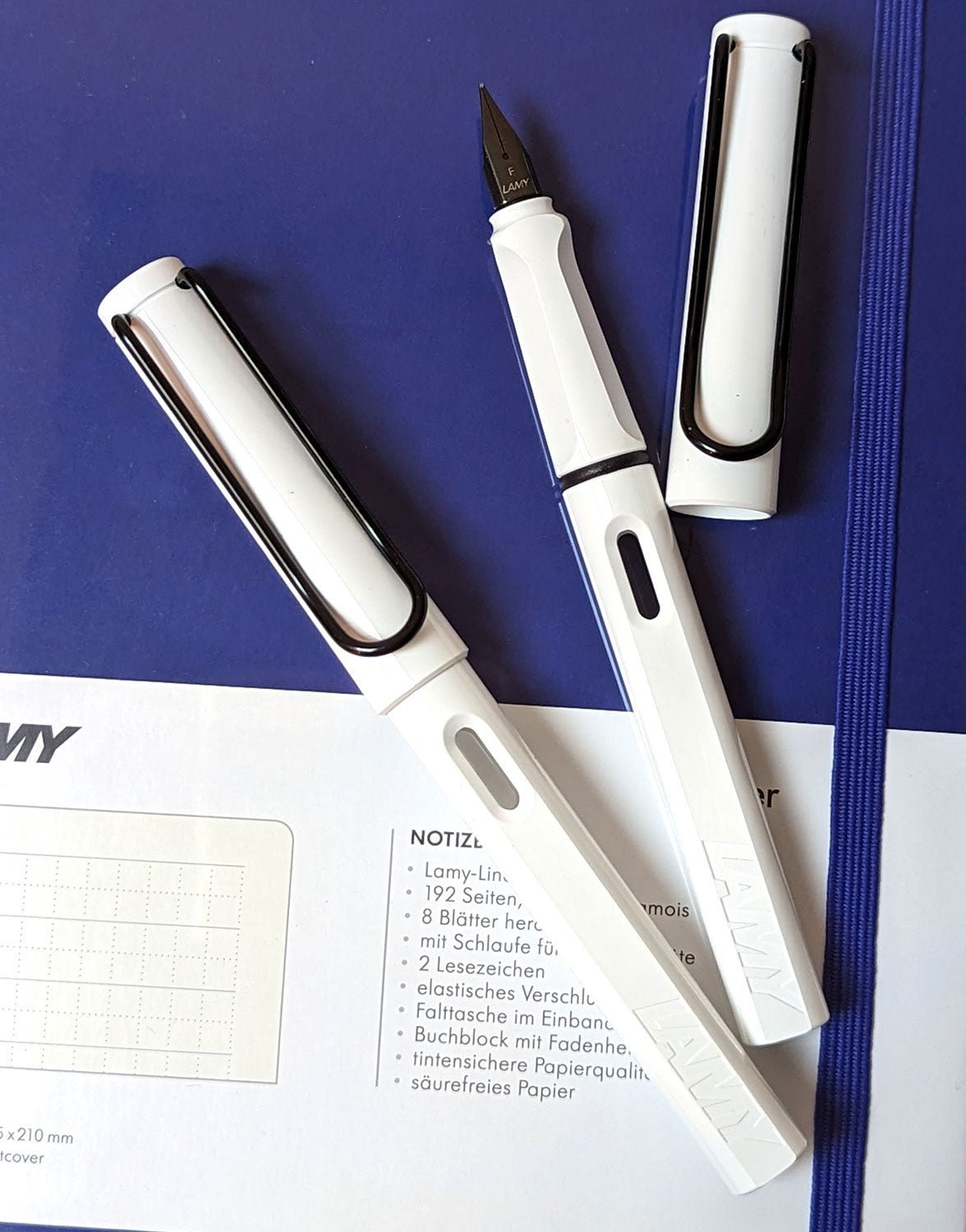 LAMY safari white with a black clip fountain pen - Fontoplumo