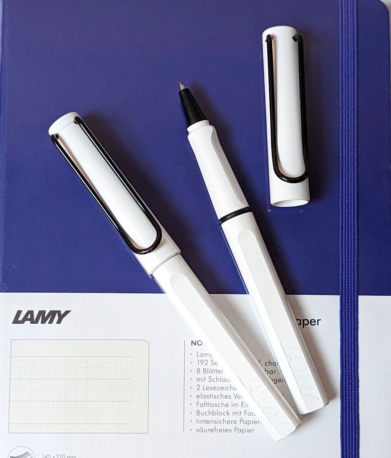 LAMY safari white with a black clip roller pen - Fontoplumo