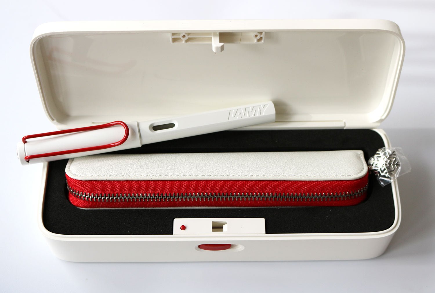 LAMY safari white with red clip and pencase - Fontoplumo