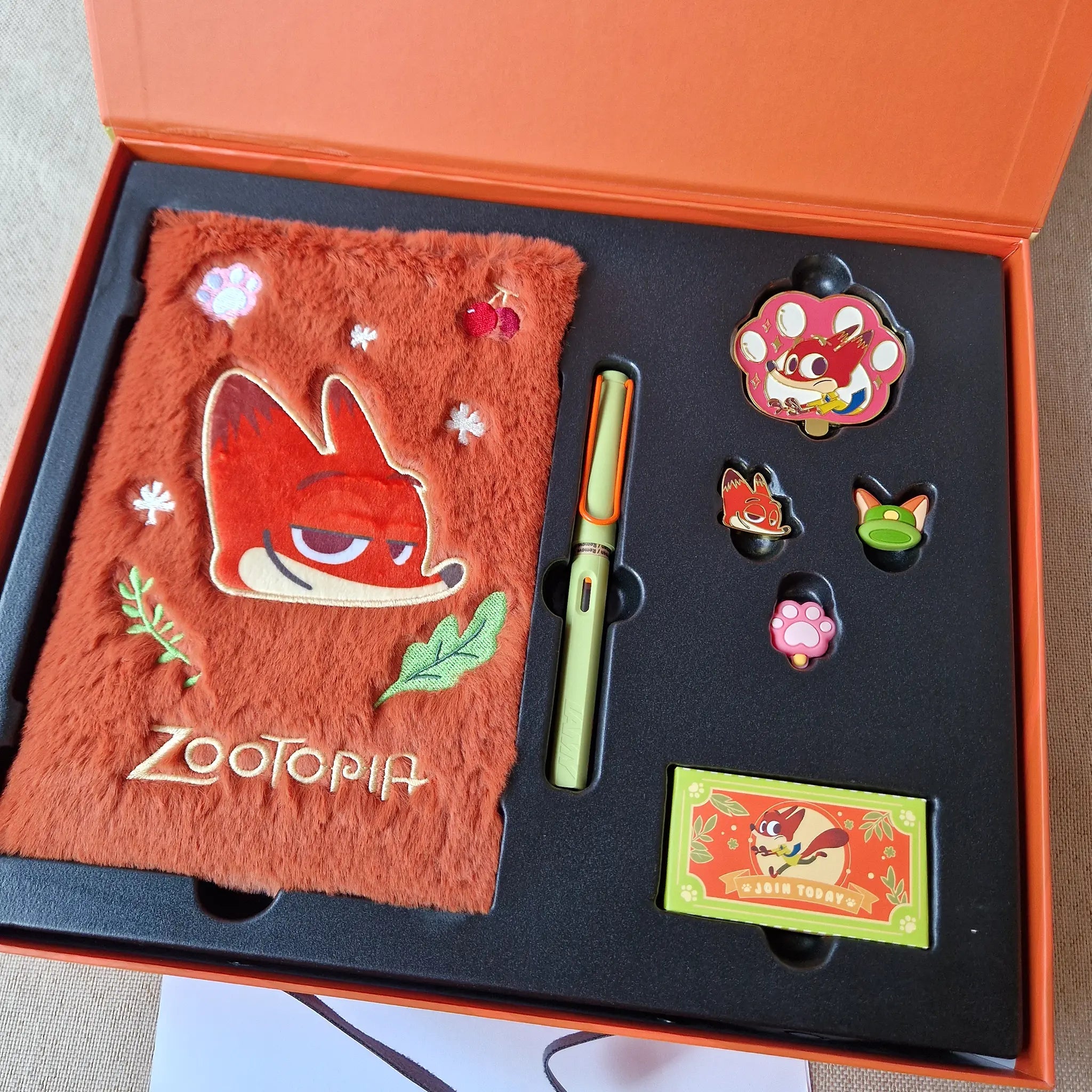 Zootopia GEM-16 Nick Wilde 15枚限定 LAMY safari x Zootopia Nick Wilde special edition – Fontoplumo