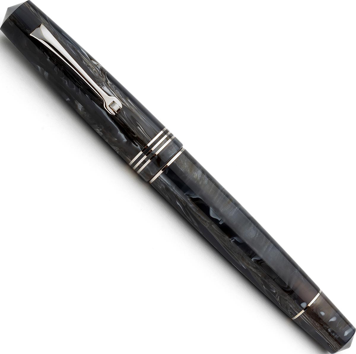 Leonardo Momento Zero Horn〈Stub〉 Leonardo Momento Zero Fountain Pen – Dark Horn, Rhodium Trim