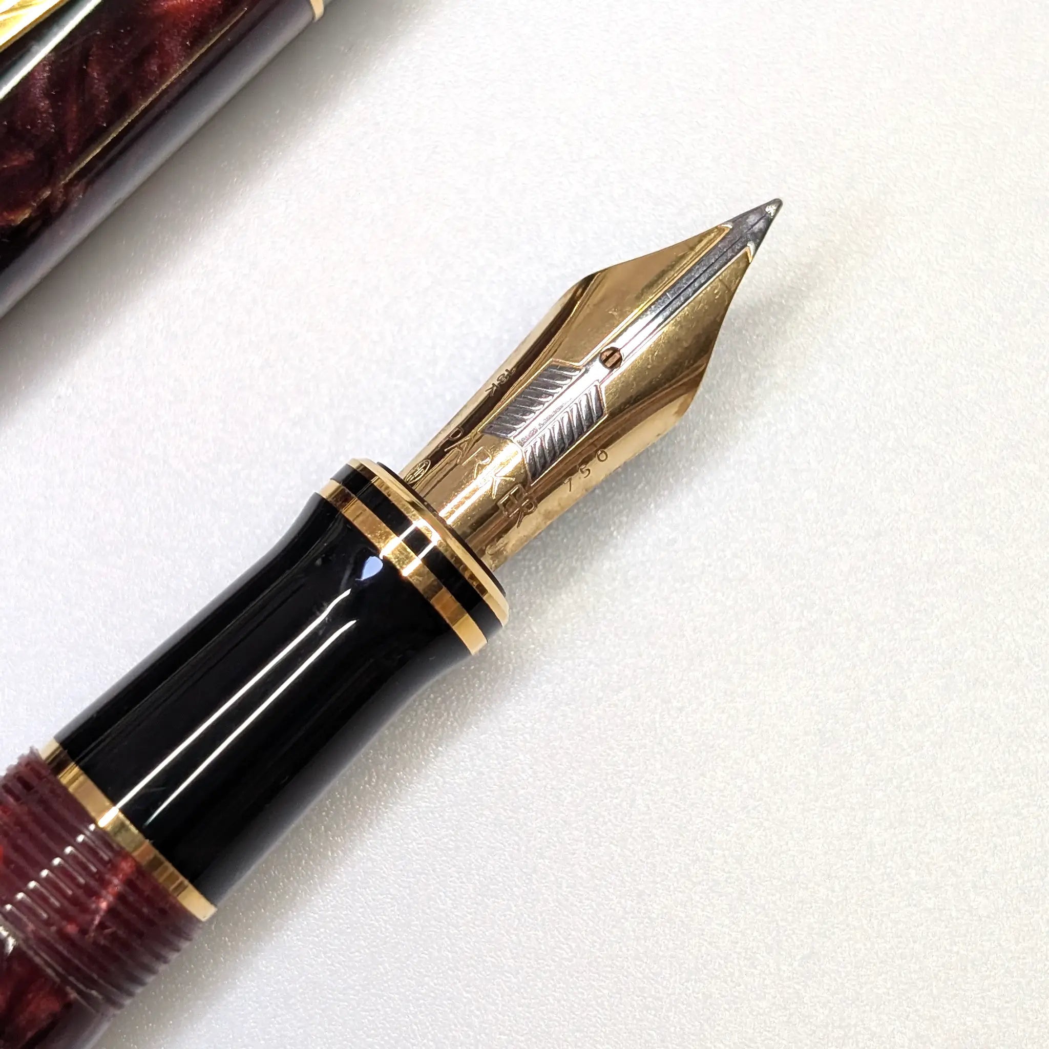 Parker Duofold Centennial red mable fountain pen - Fontoplumo