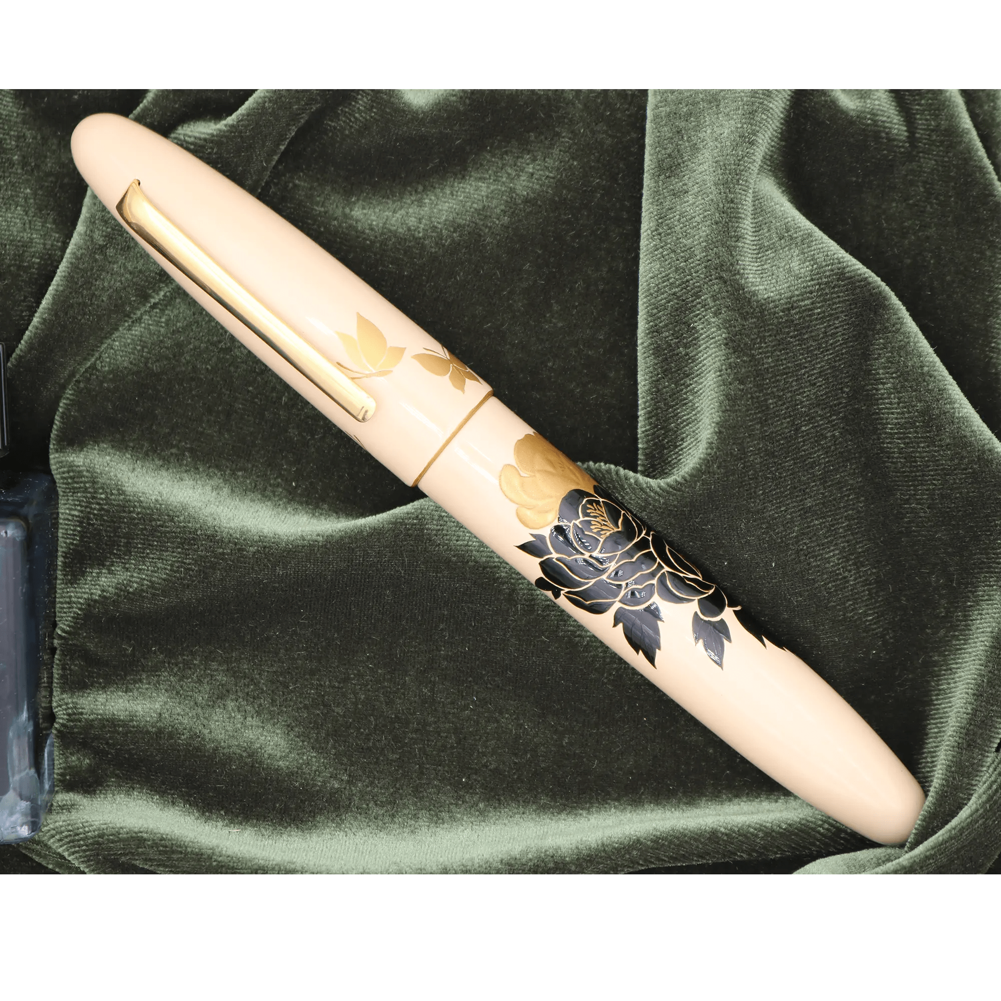 Taccia Shadow Picture Peony and Butterfly fountain pen - Fontoplumo