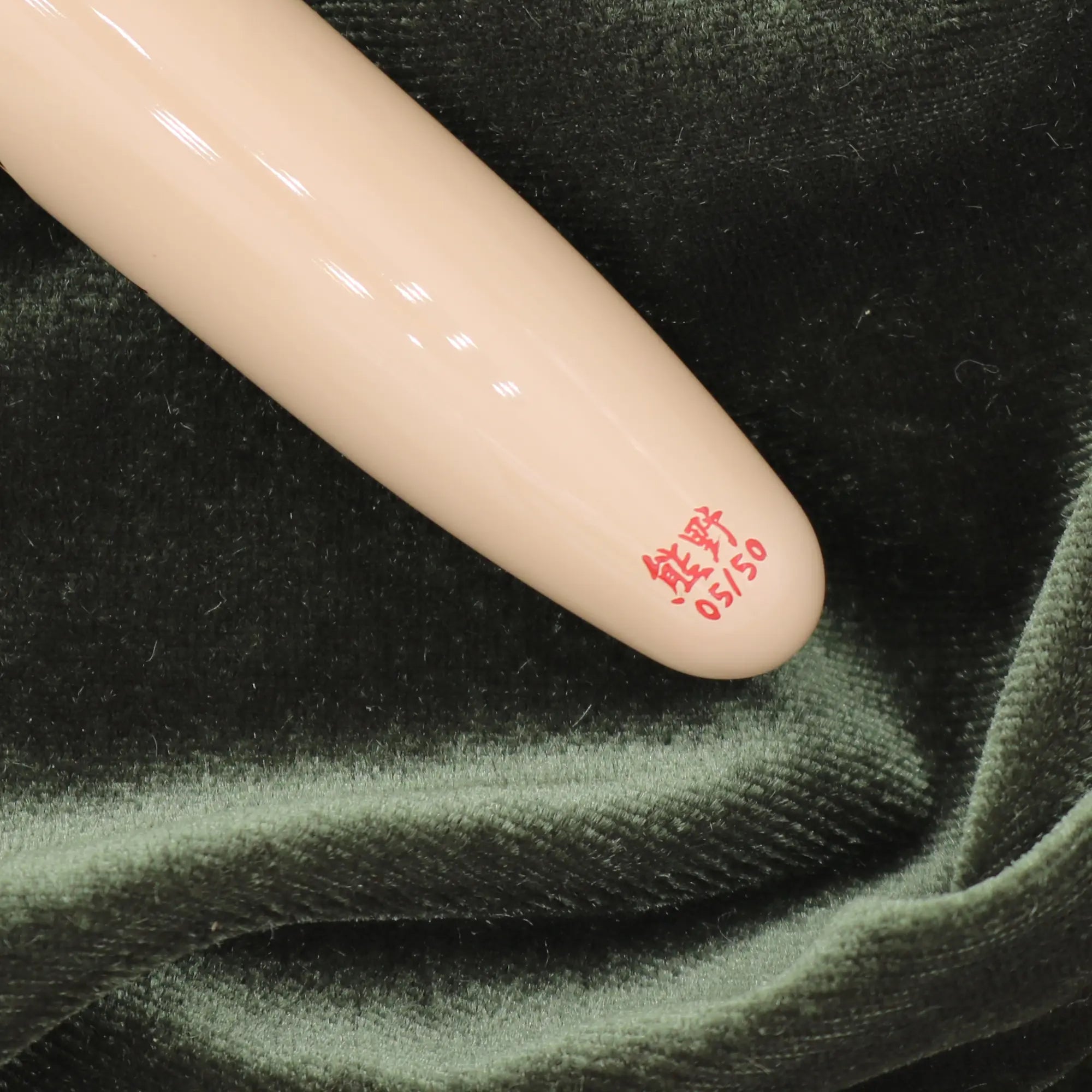 Taccia Shadow Picture Peony and Butterfly fountain pen - Fontoplumo