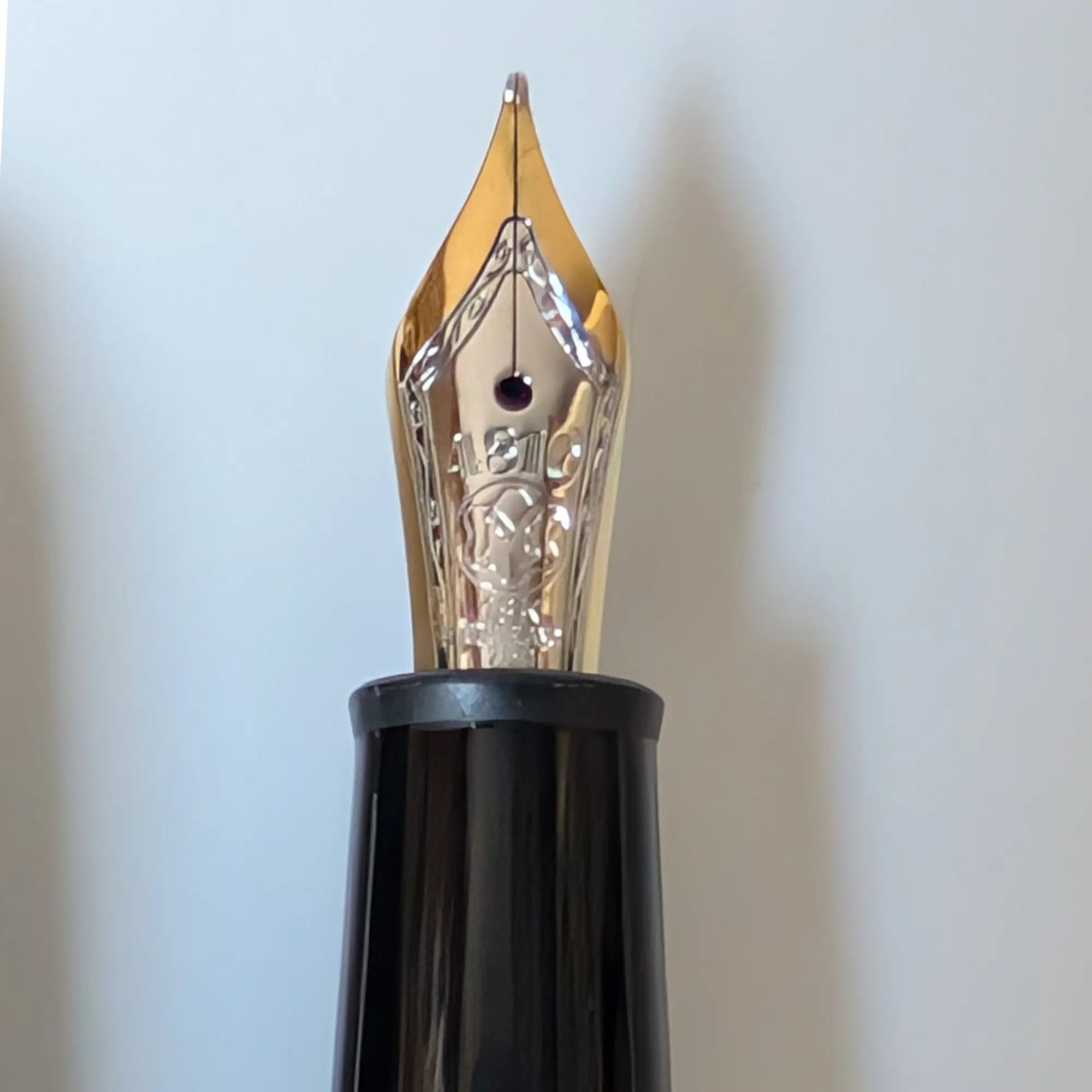 Montblanc Classique 145 fountain pen with gold trim