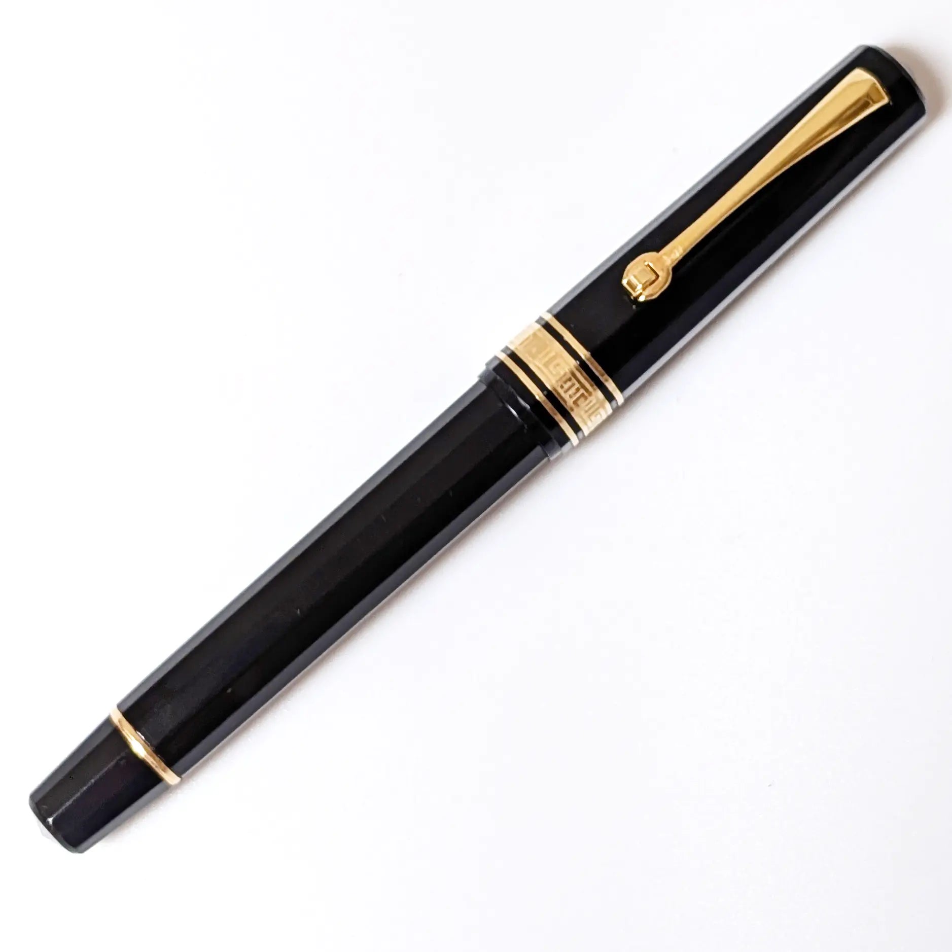 Omas Paragon dama black and gold fountain pen