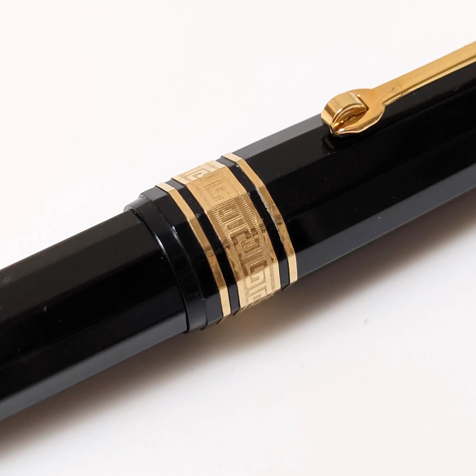 Omas Paragon dama black and gold fountain pen