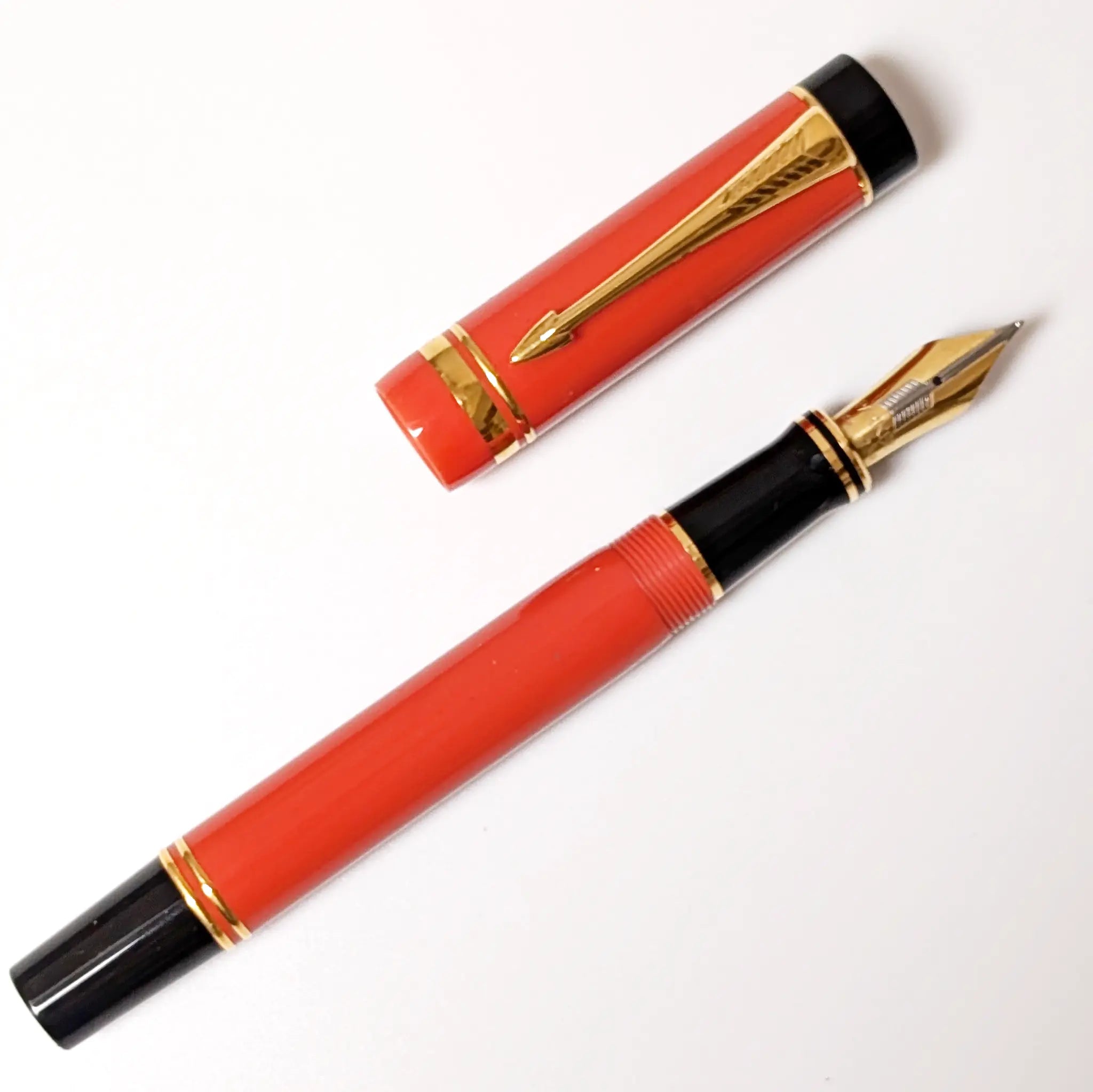 Parker Duofold Centennial orange with gold trim fountain pen - PL