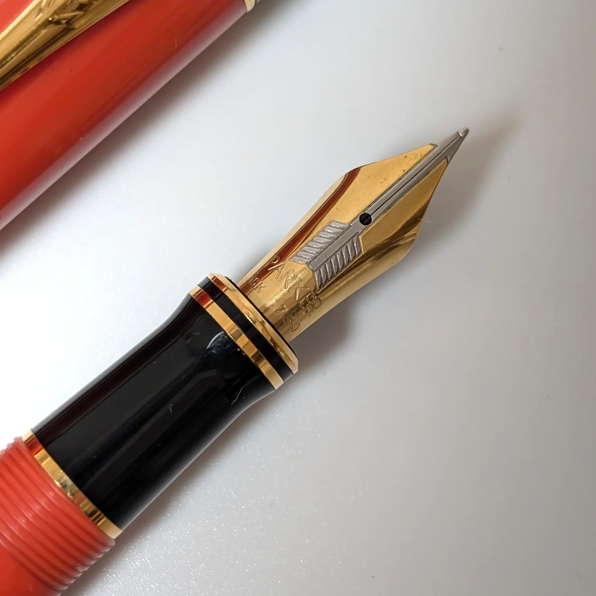 Parker Duofold Centennial orange with gold trim fountain pen - PL