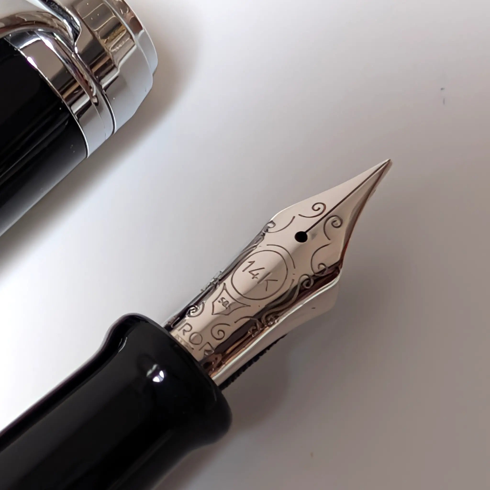 Aurora Talentum Black fountain pen - Fontoplumo