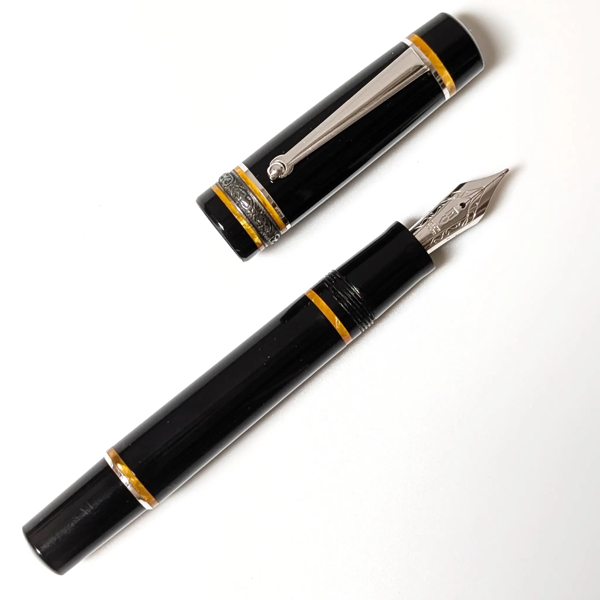 Delta Dolce Vita Soiree mid size palladium fountain pen - Fontoplumo