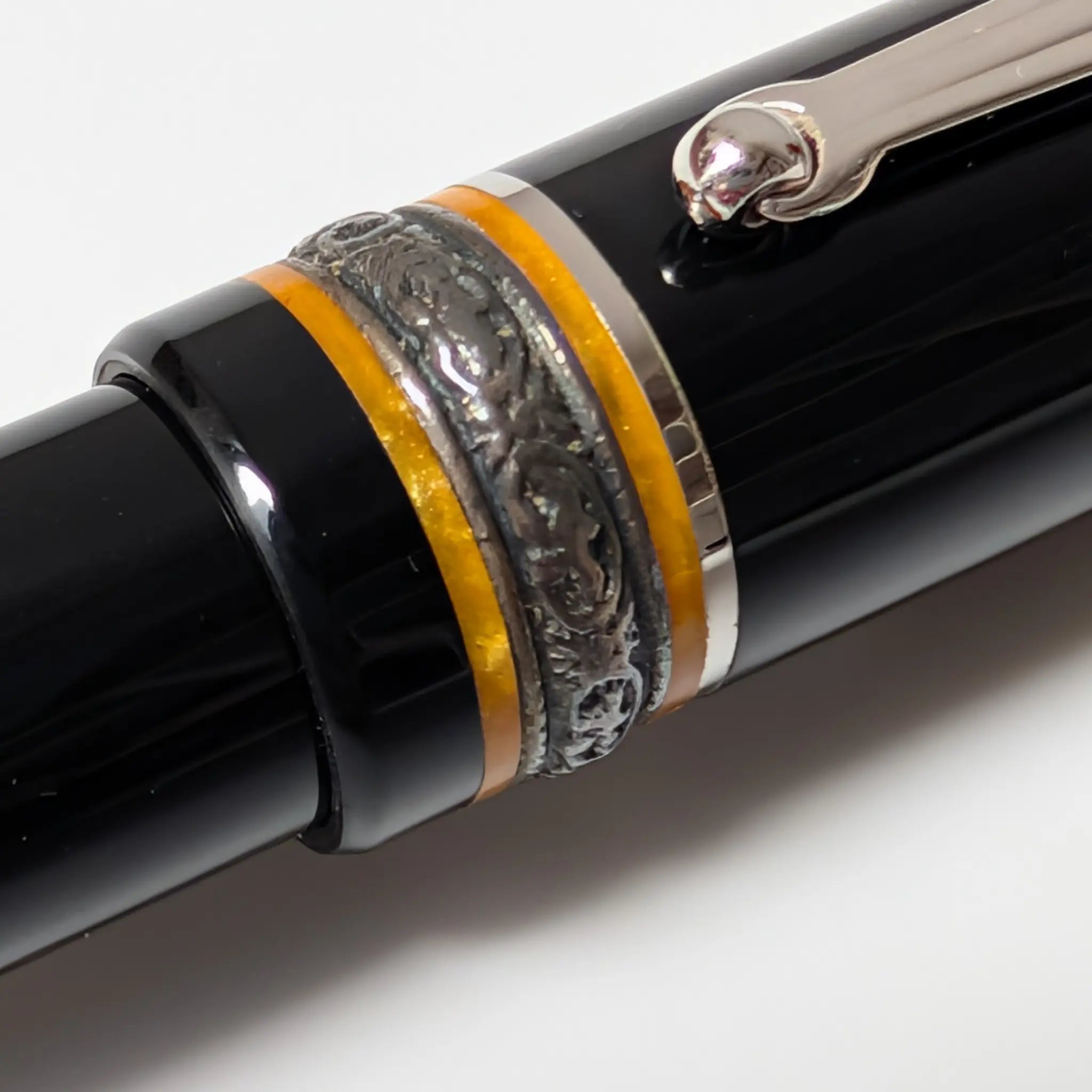 Delta Dolce Vita Soiree mid size palladium fountain pen - Fontoplumo
