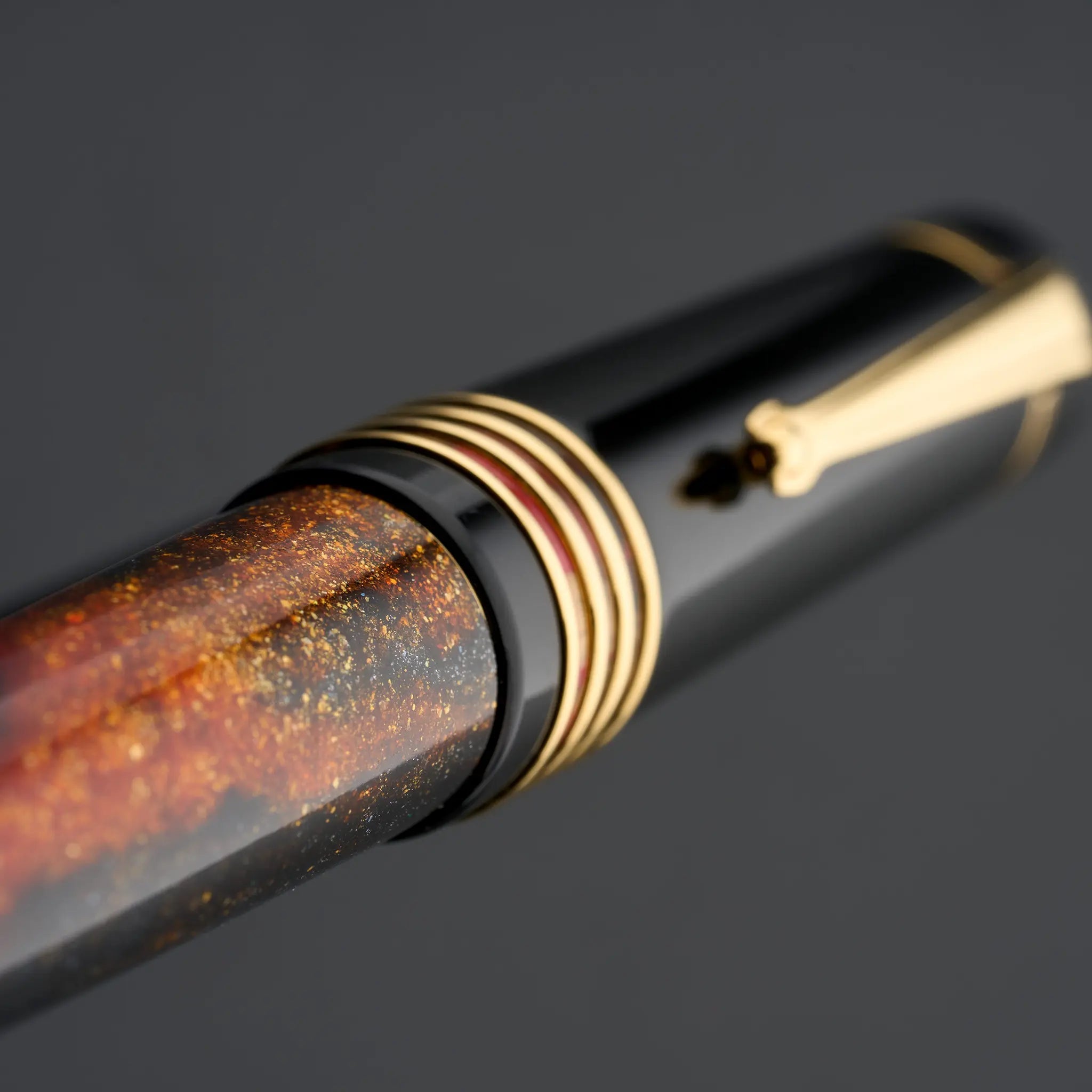 Delta DV Glow Up fountain pen - Fontoplumo