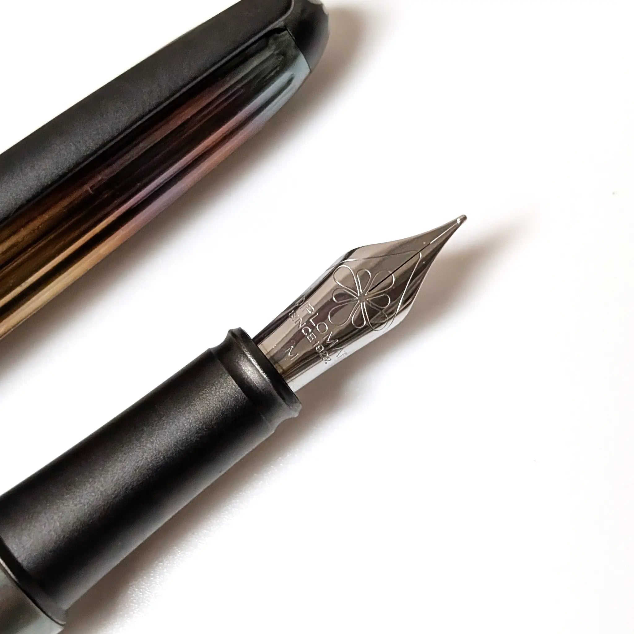 Diplomat Aero flame fountain pen - Fontoplumo