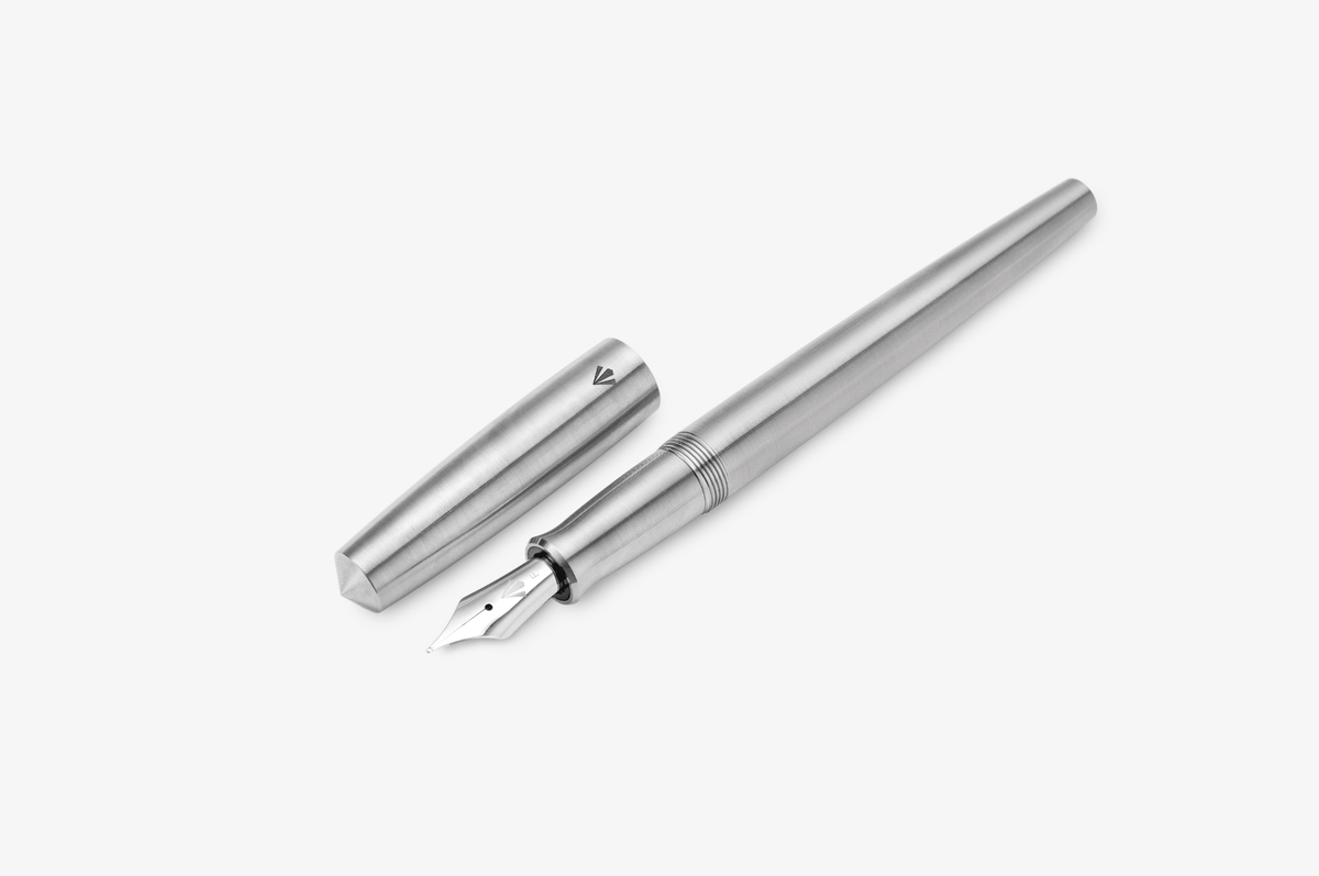 Gravitas Entry Raw Grade 5 Titanium fountain pen - Fontoplumo