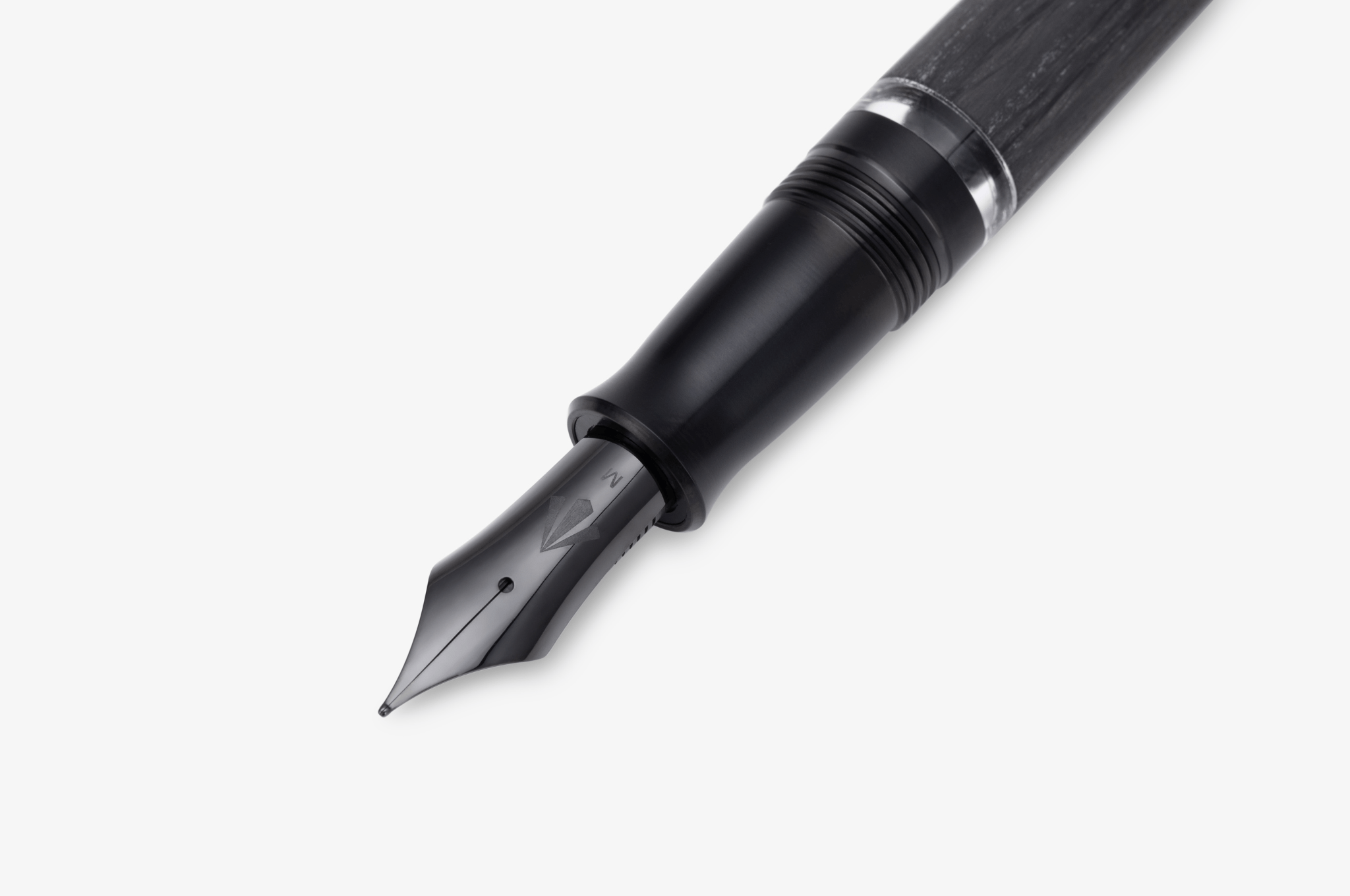 Gravitas Piston Carbon Black - Fontoplumo