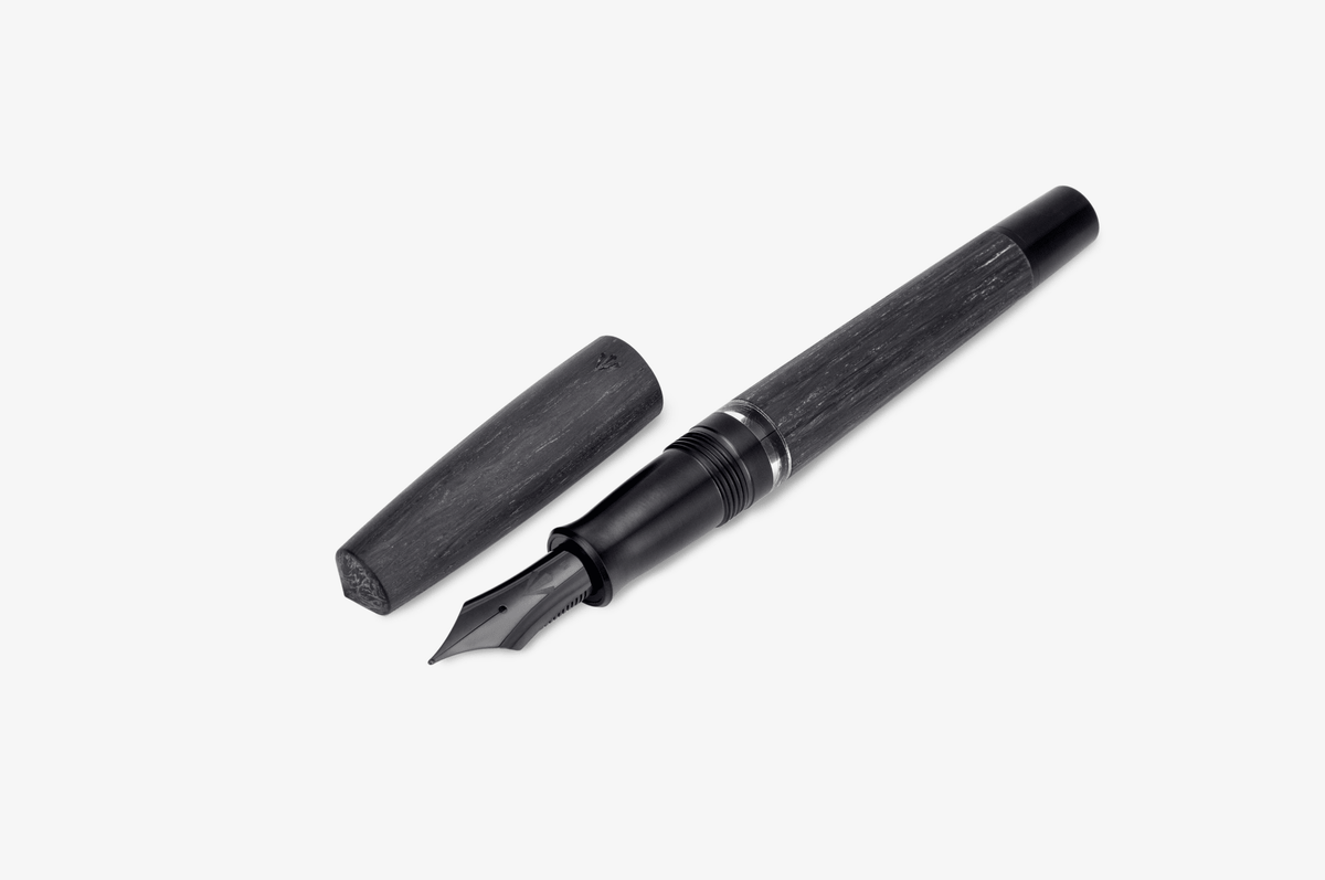 Gravitas Piston Carbon Black - Fontoplumo