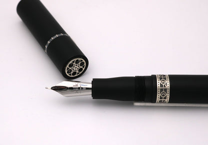 Kilk Camera Laterna Matte Black fountain pen - Fontoplumo
