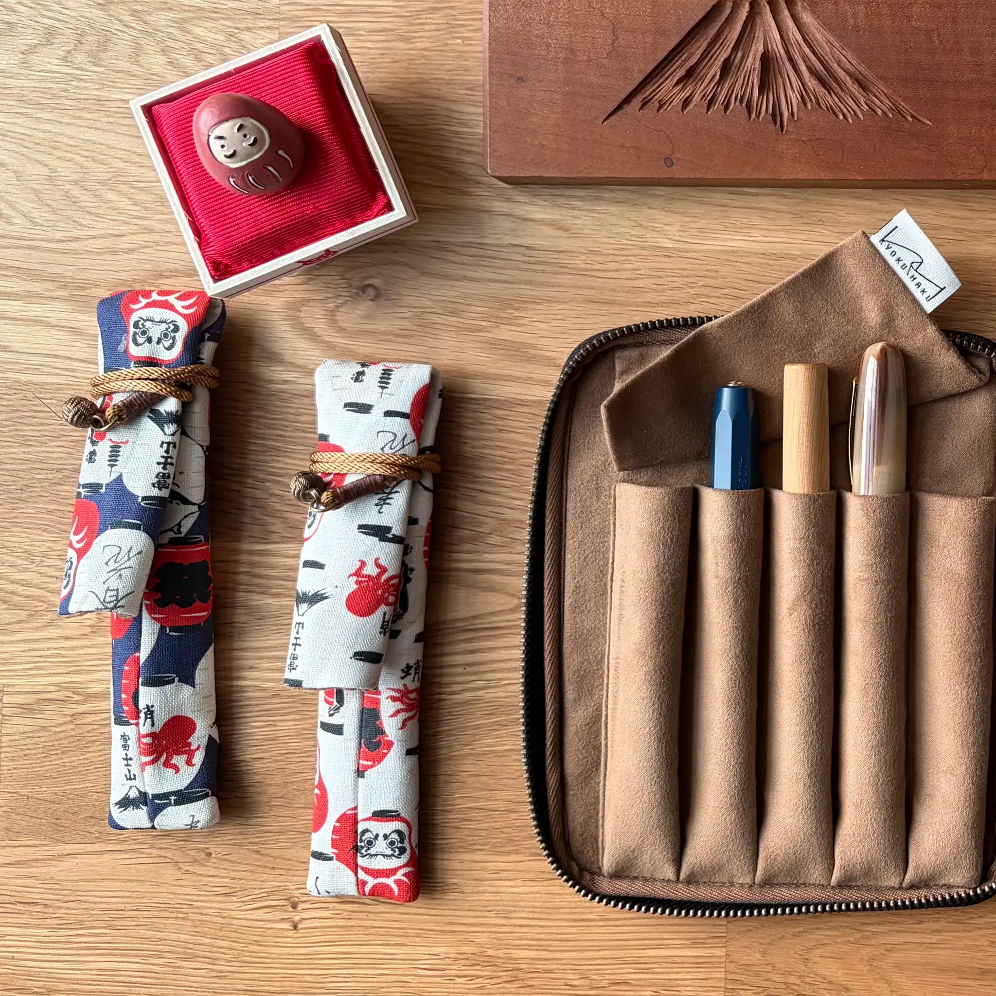 Kyokuhaku Daruma pattern Pen Sleeve - Fontoplumo