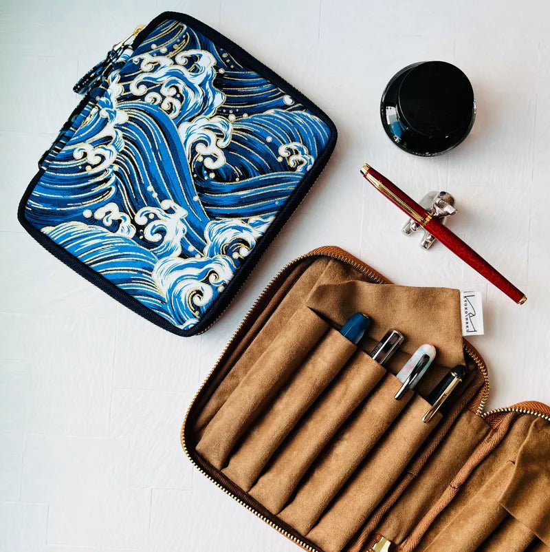Kyokuhaku pen case for 10 pens wave pattern - Fontoplumo