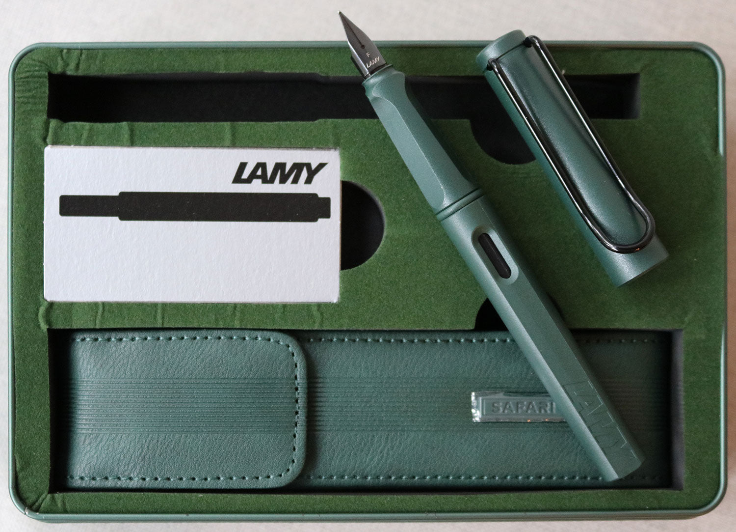 LAMY safari dark nightgreen fountain pen (Special Edition) - Fontoplumo