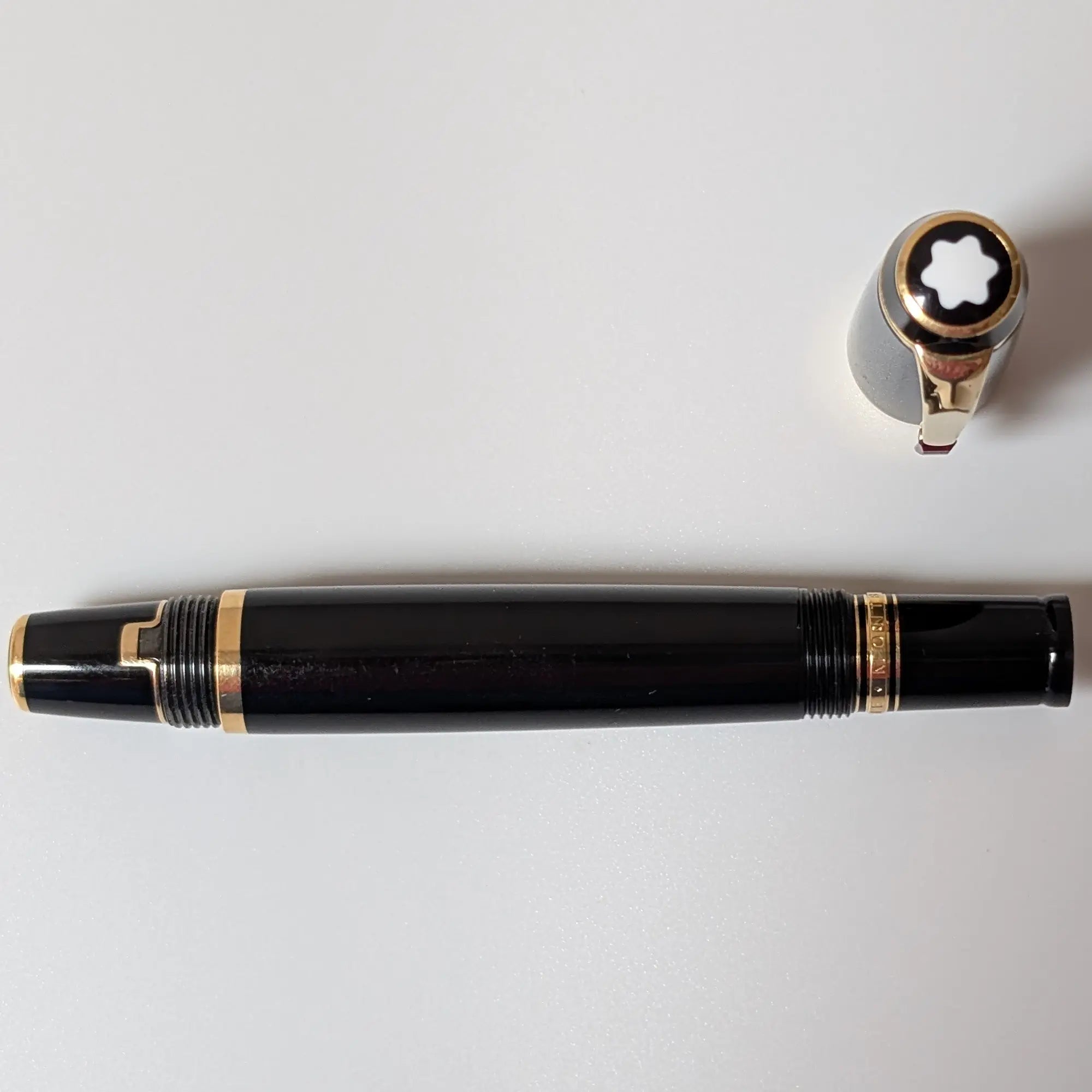 Montblanc Boheme fountain pen with gold trim and red stone - Fontoplumo