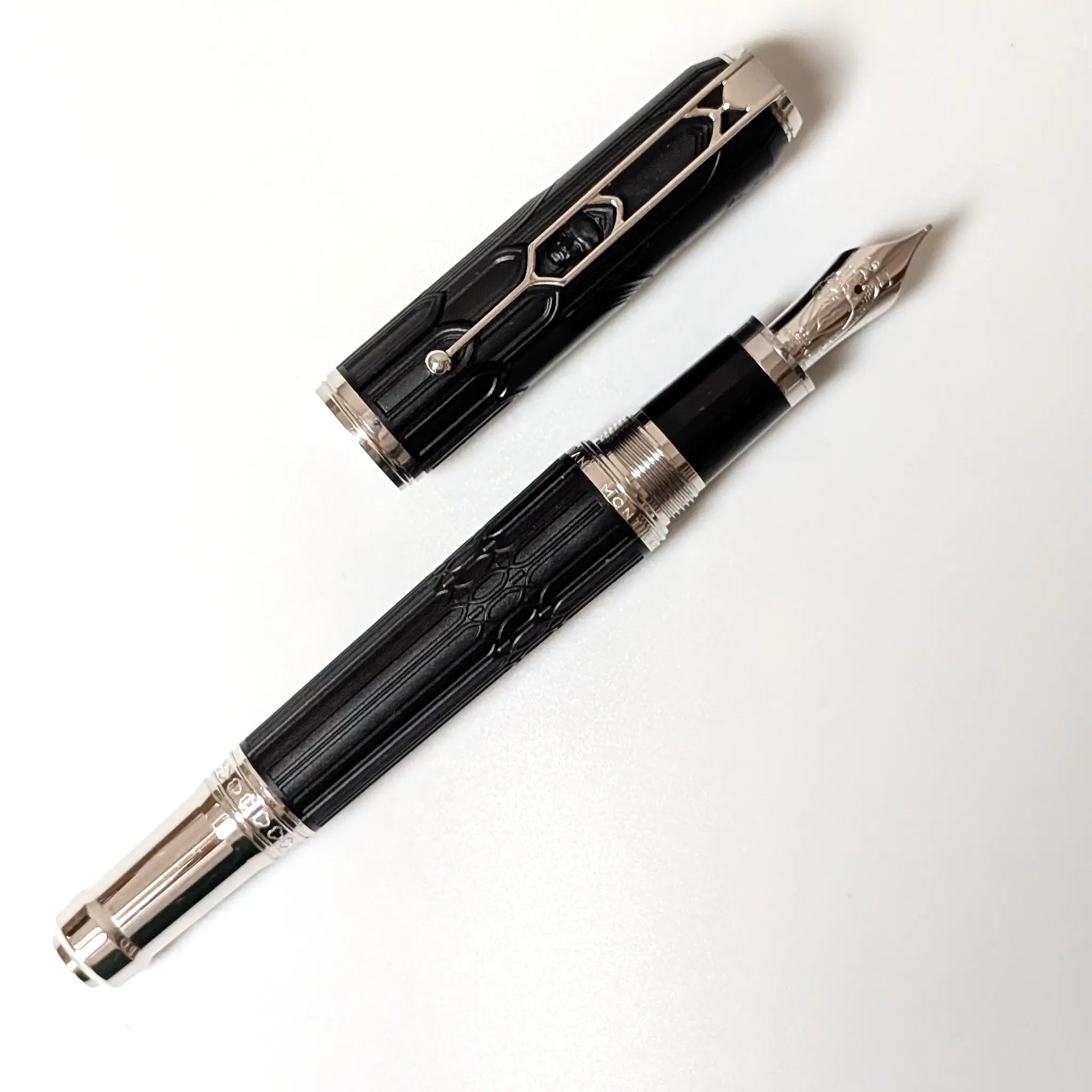 Montblanc Writers Edition 2020 Victor Hugo fountain pen - Fontoplumo