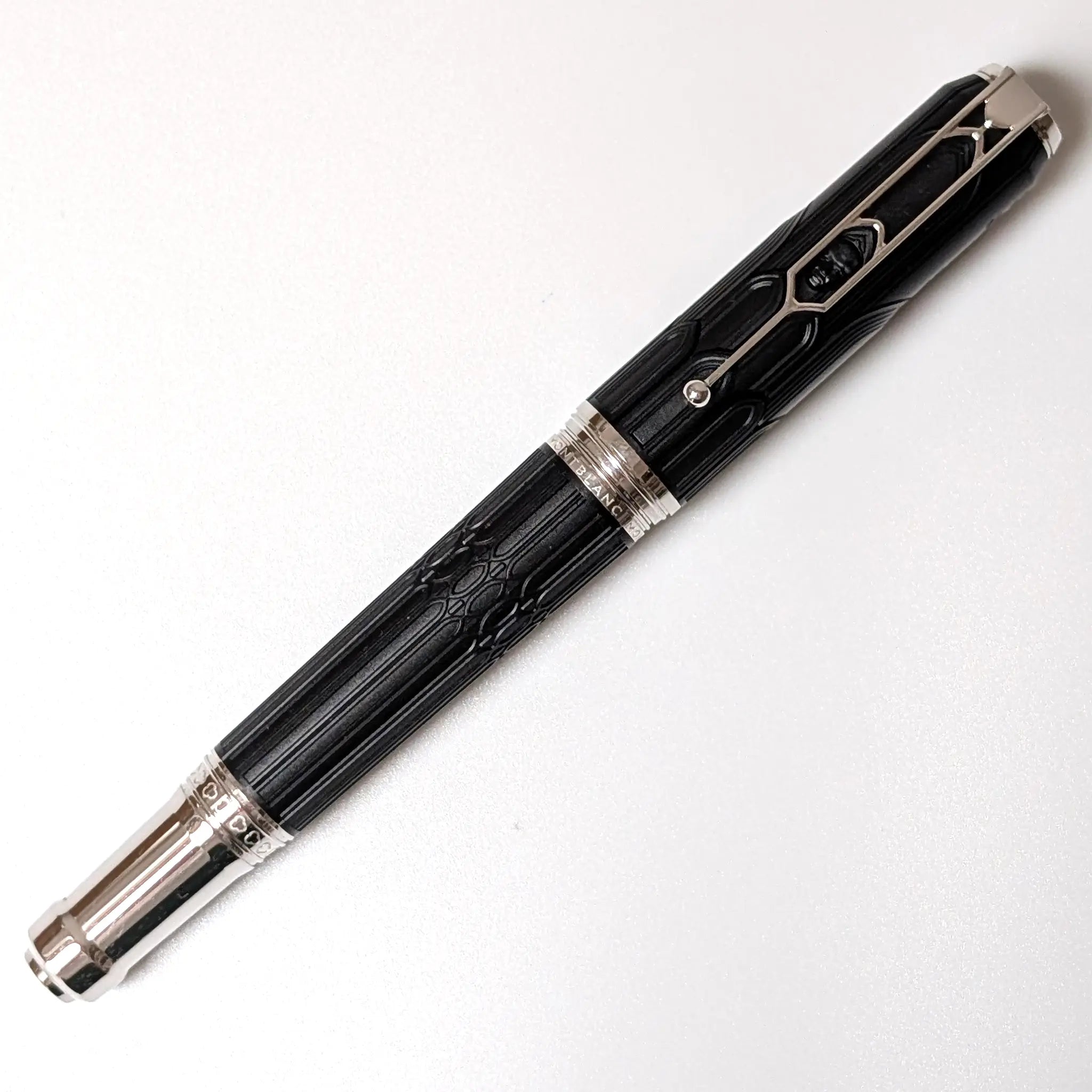 Montblanc Writers Edition 2020 Victor Hugo fountain pen - Fontoplumo