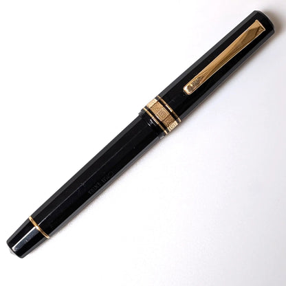 Omas dama black and gold fountain pen - Fontoplumo