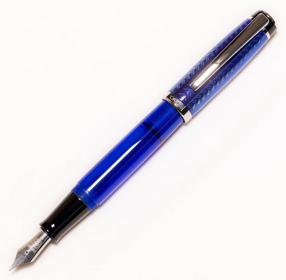 Opus 88 Opera Blue fountain pen - Fontoplumo