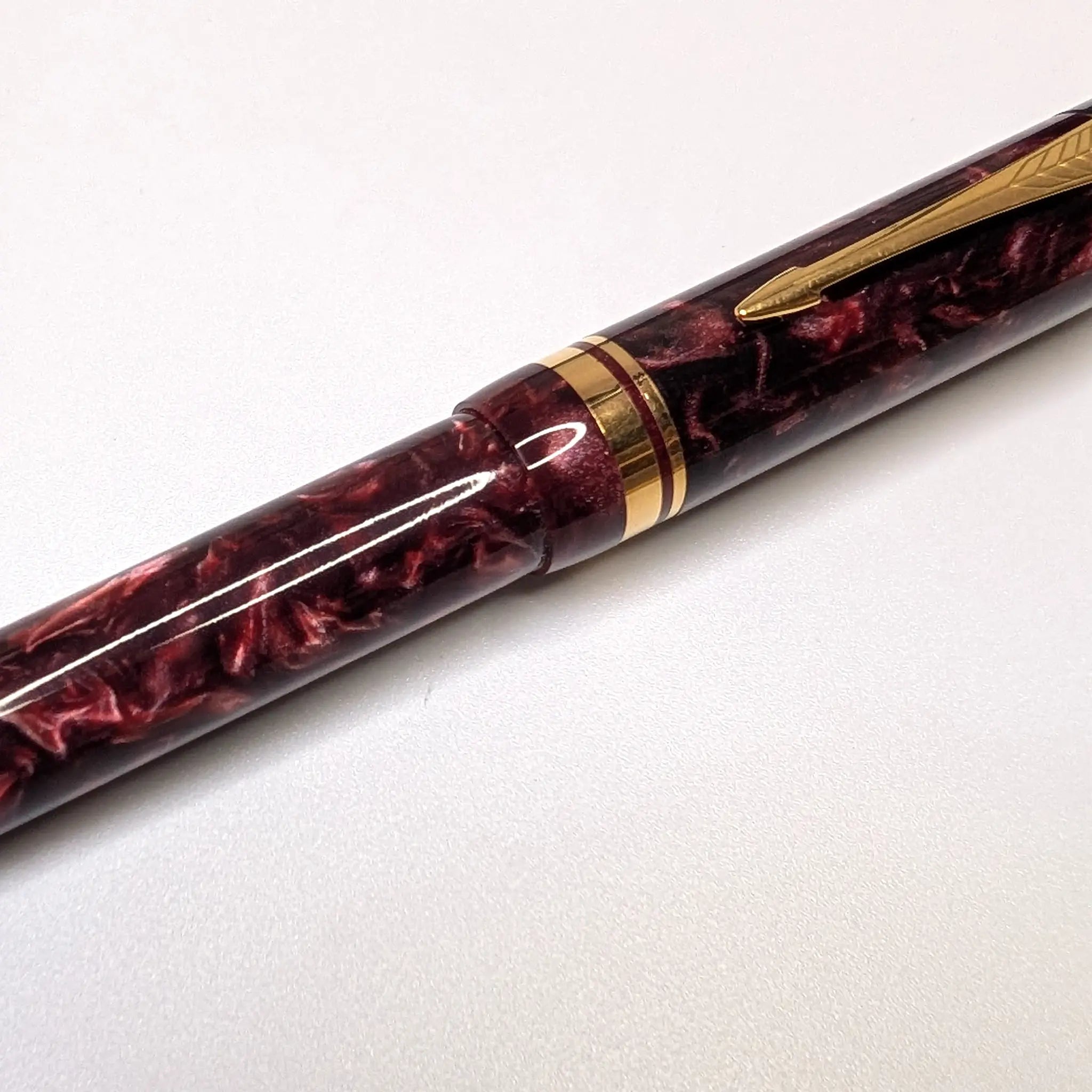 Parker Duofold Centennial red mable fountain pen - Fontoplumo