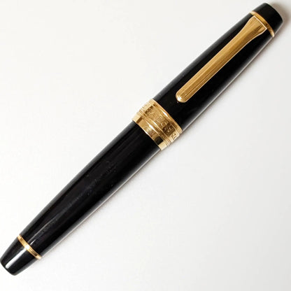 Sailor King of Pens fountain pen in black with gold trim - Fontoplumo
