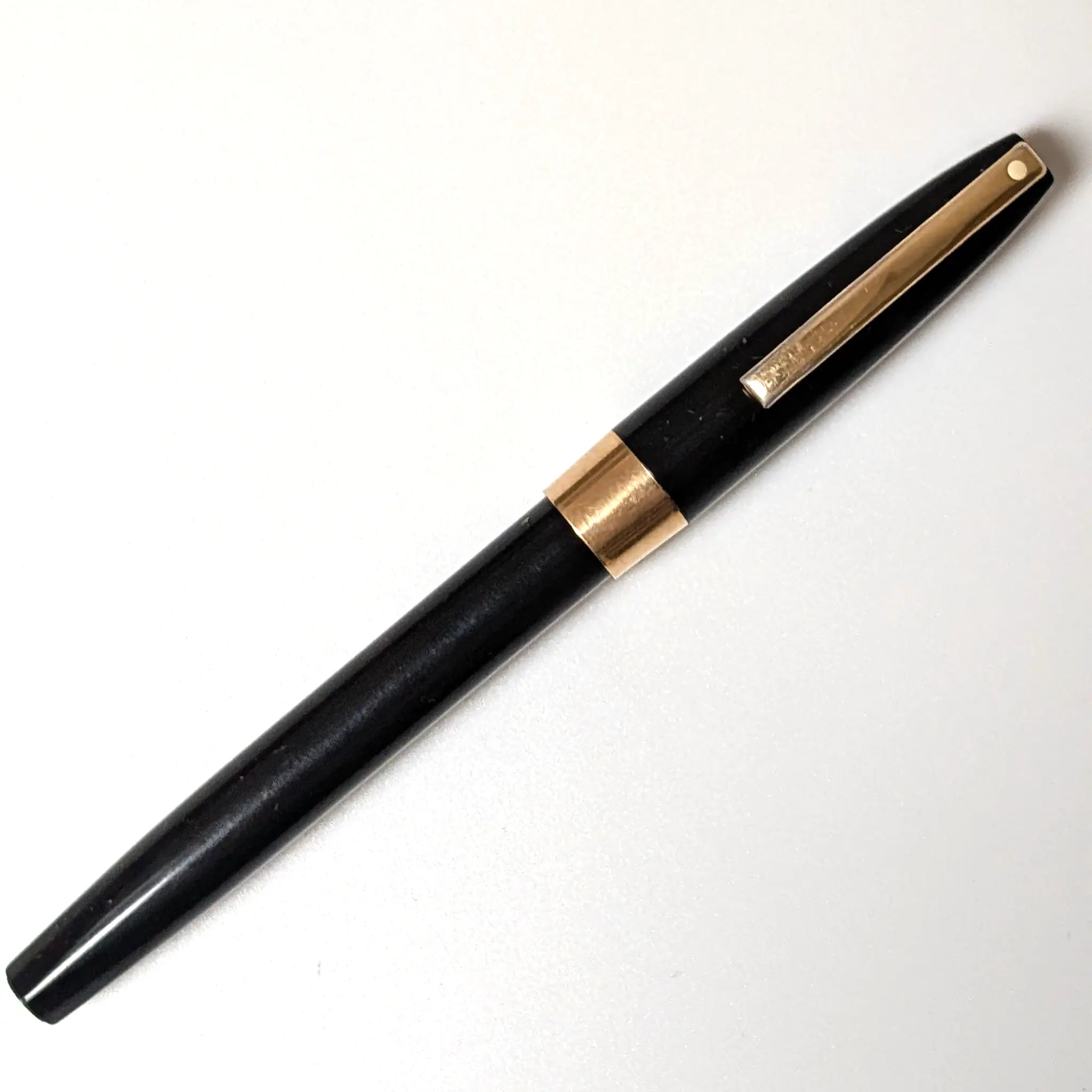 Shaeffer Imperial Sovereign fountain pen in black with gold trim - Fontoplumo