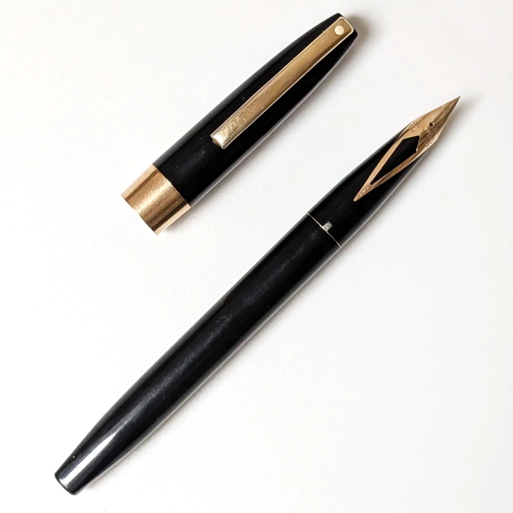 Shaeffer Imperial Sovereign fountain pen in black with gold trim - Fontoplumo